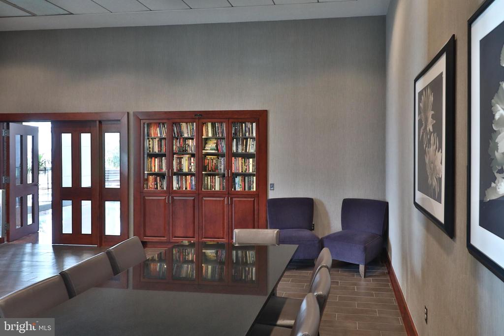 901 N PENN STREET P2305