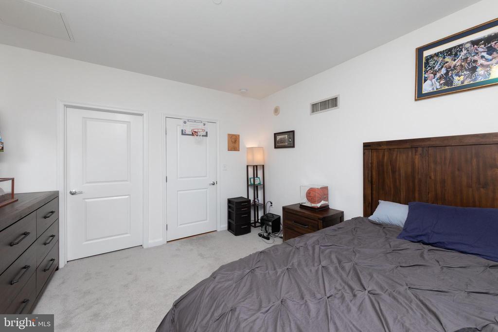 901 N PENN STREET P2305