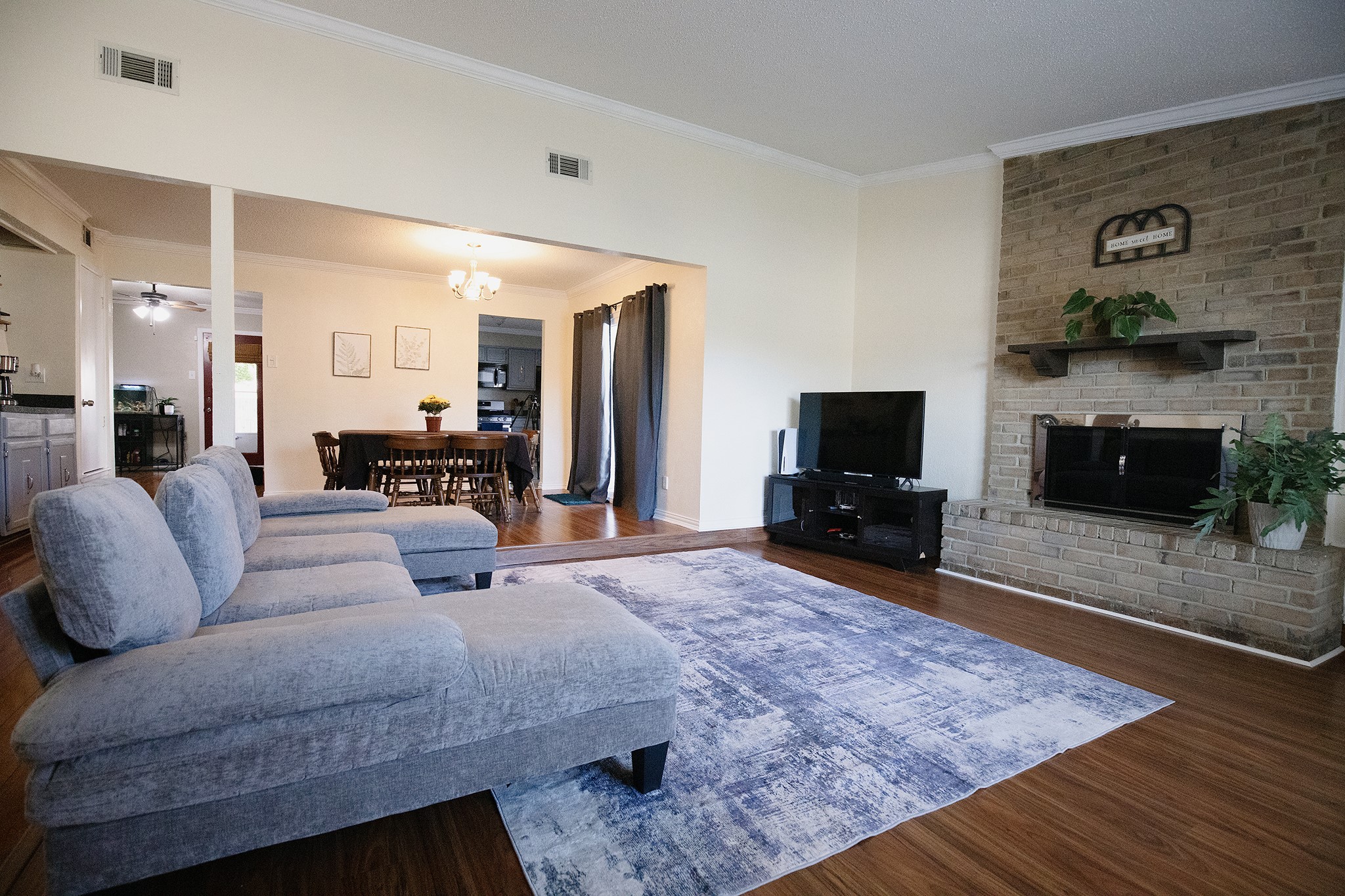 1103 Elk Grove