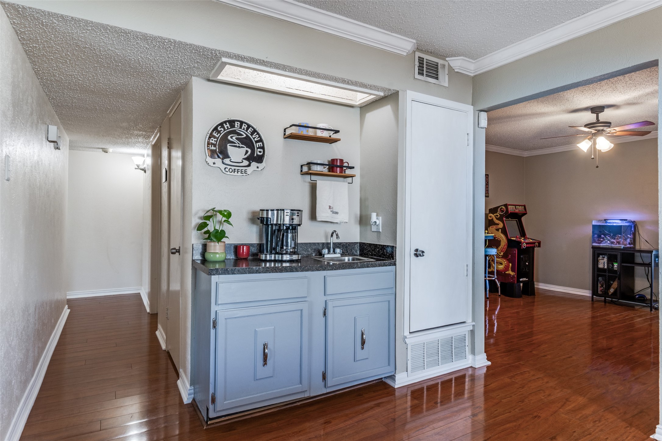 1103 Elk Grove