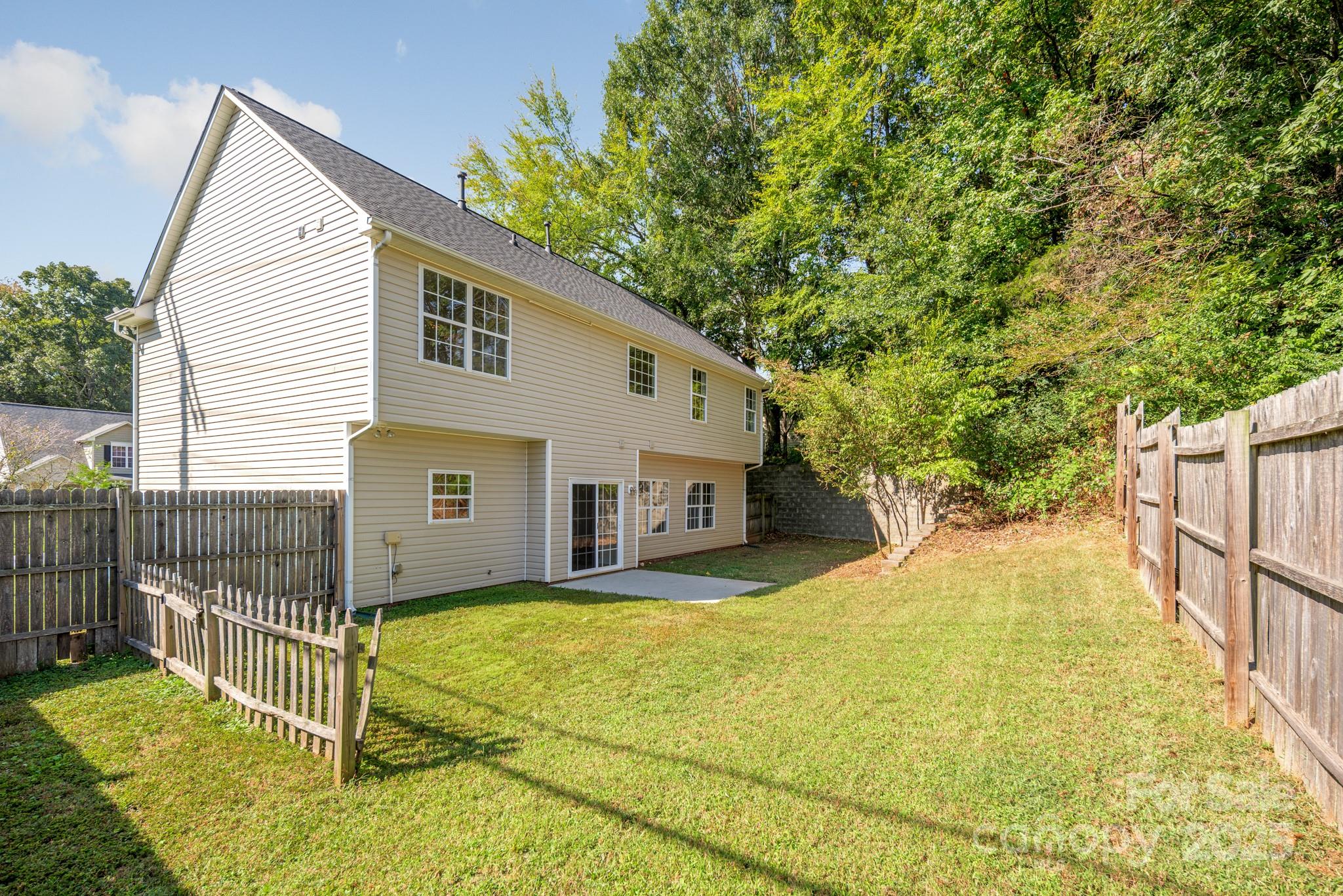 406 Riverglen Drive NW
