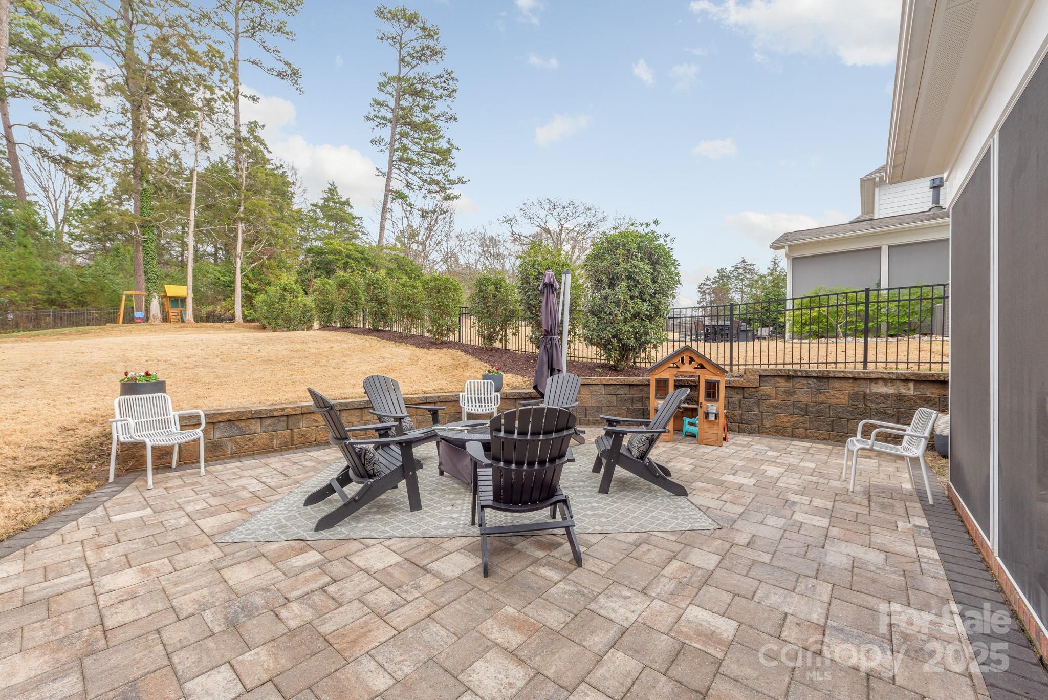 6931 Providence Lane W