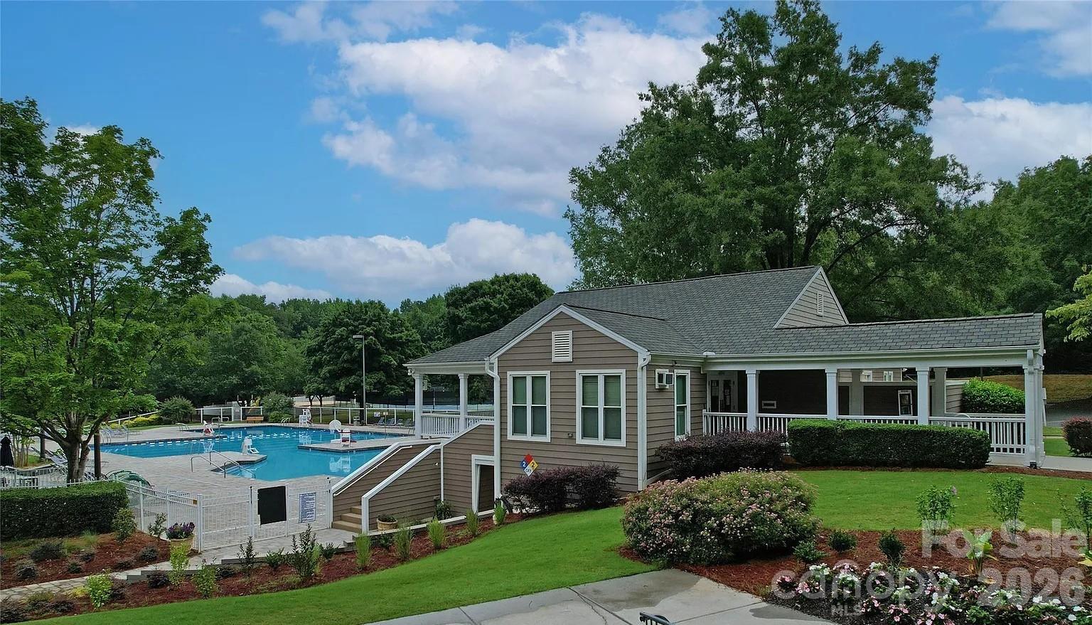 5005 Chestnut Knoll Lane