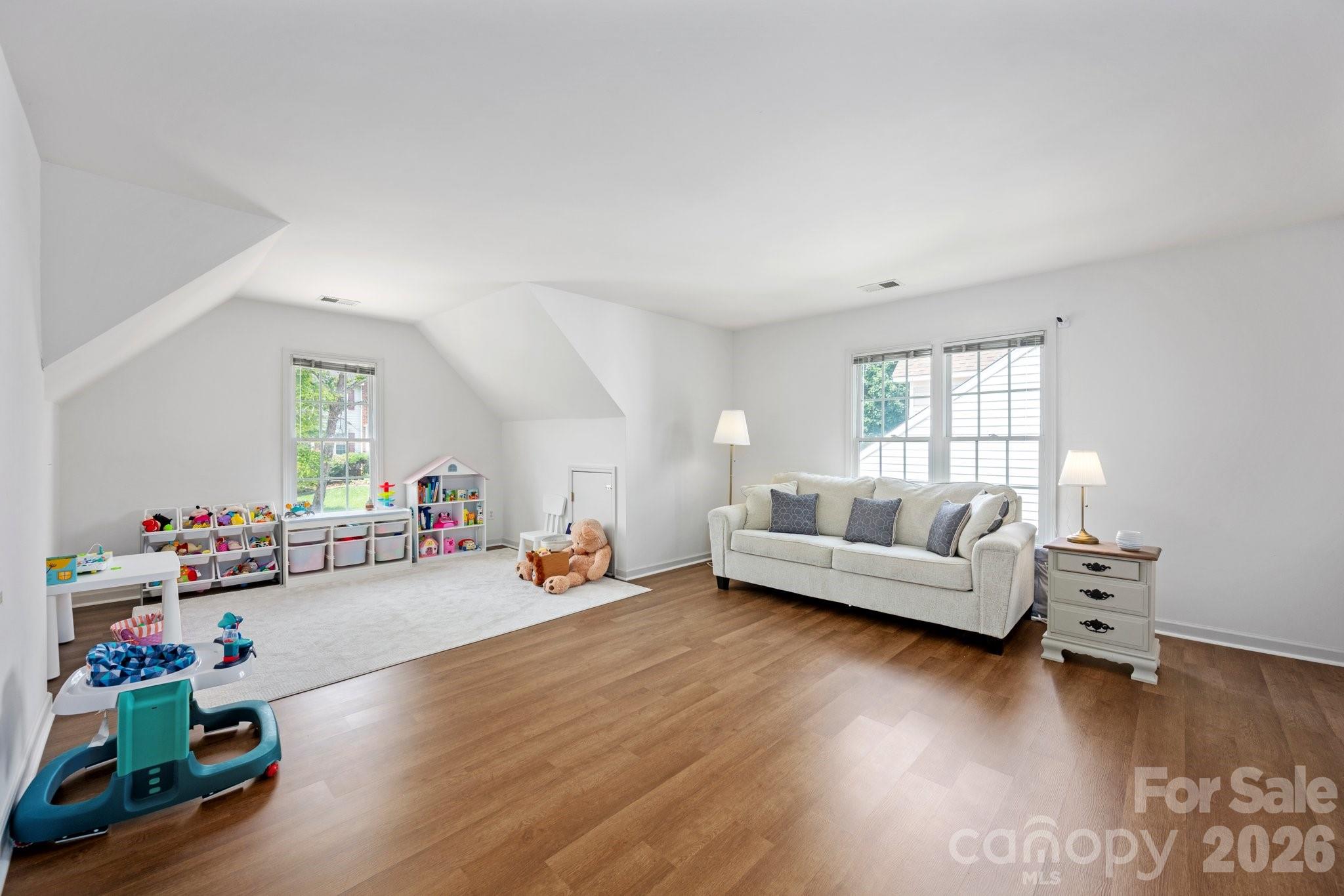 5005 Chestnut Knoll Lane