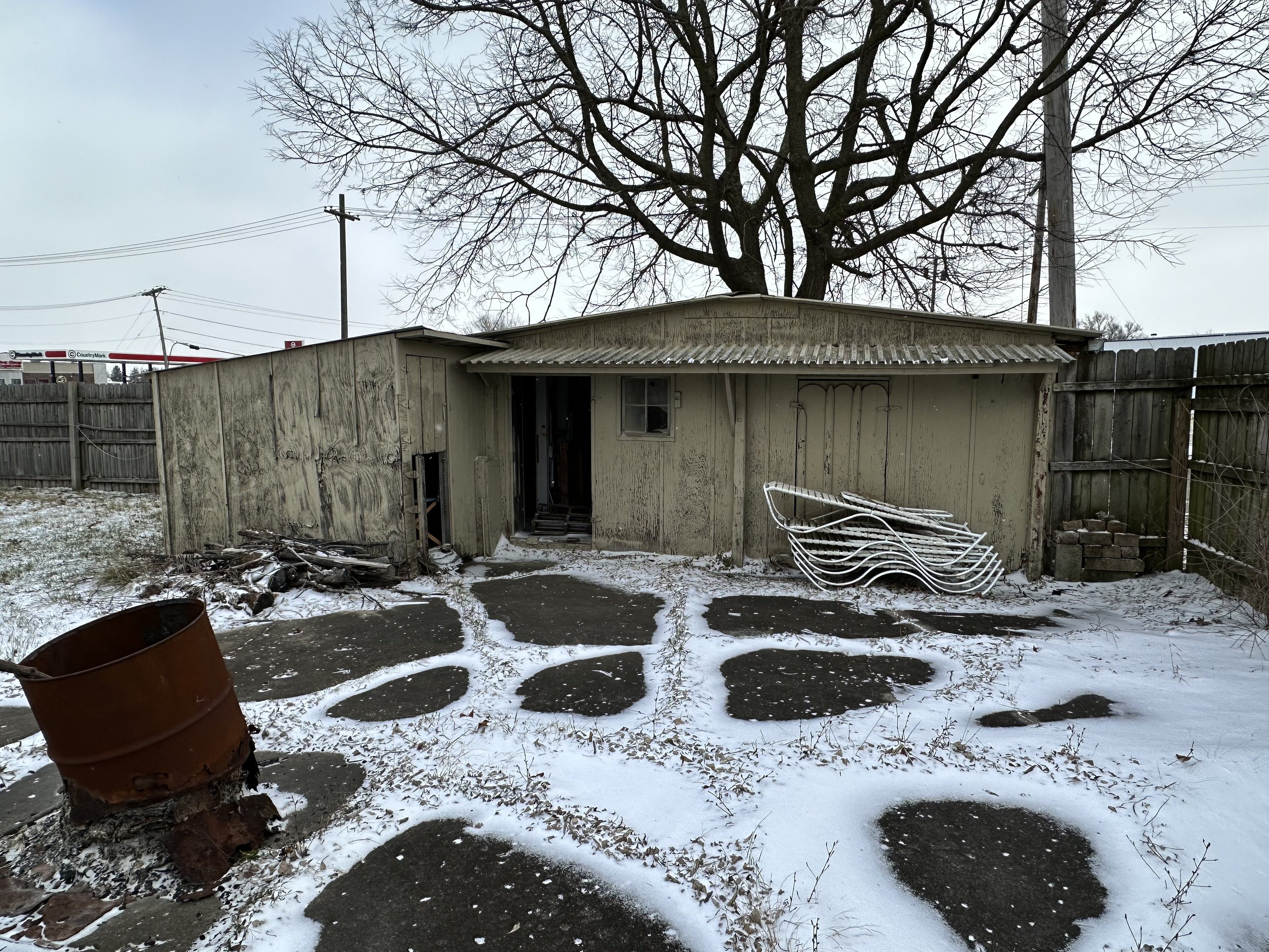 2827 Main Street