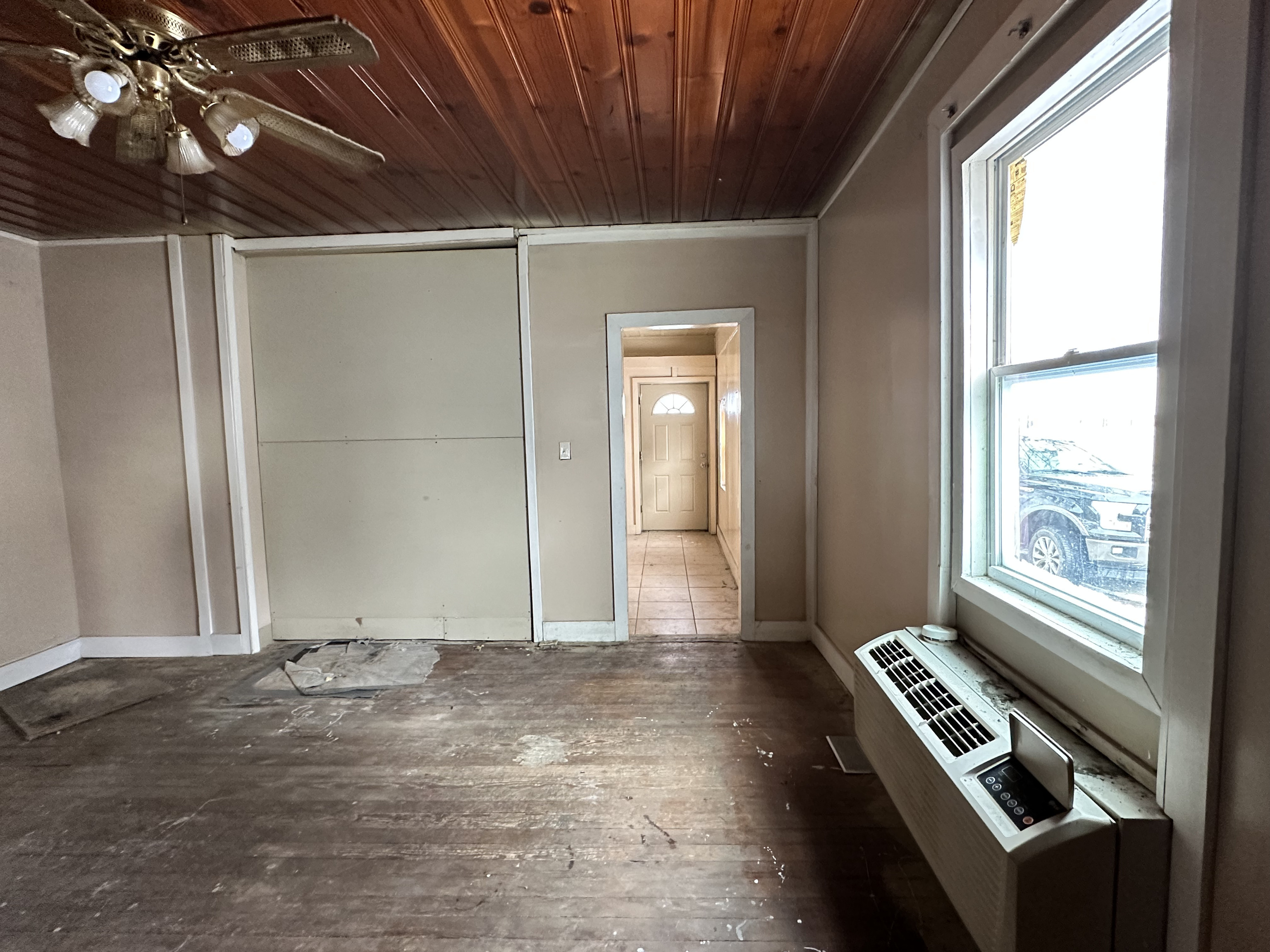 2827 Main Street