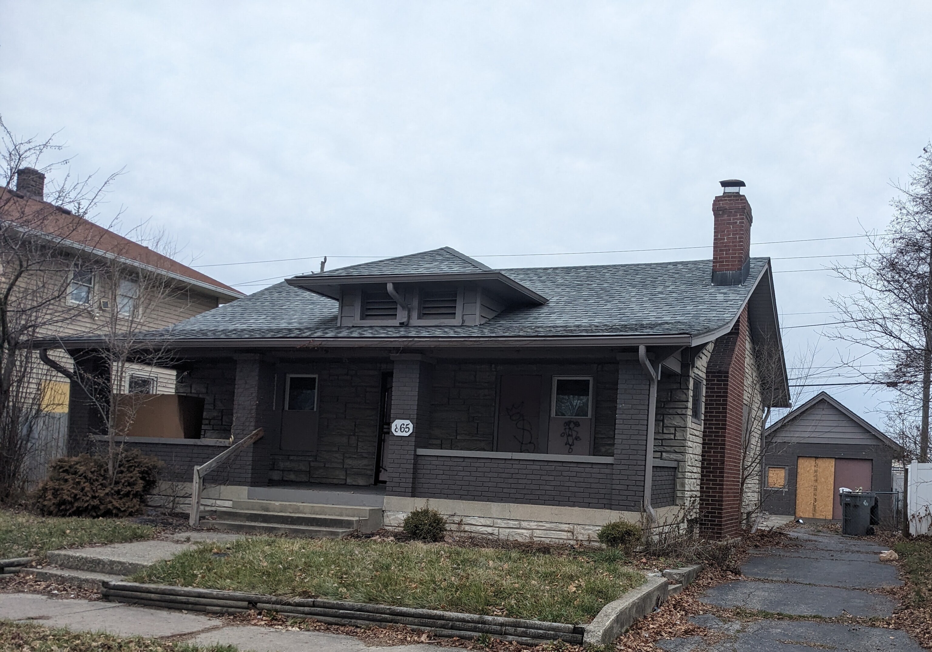 865 N Gladstone Avenue