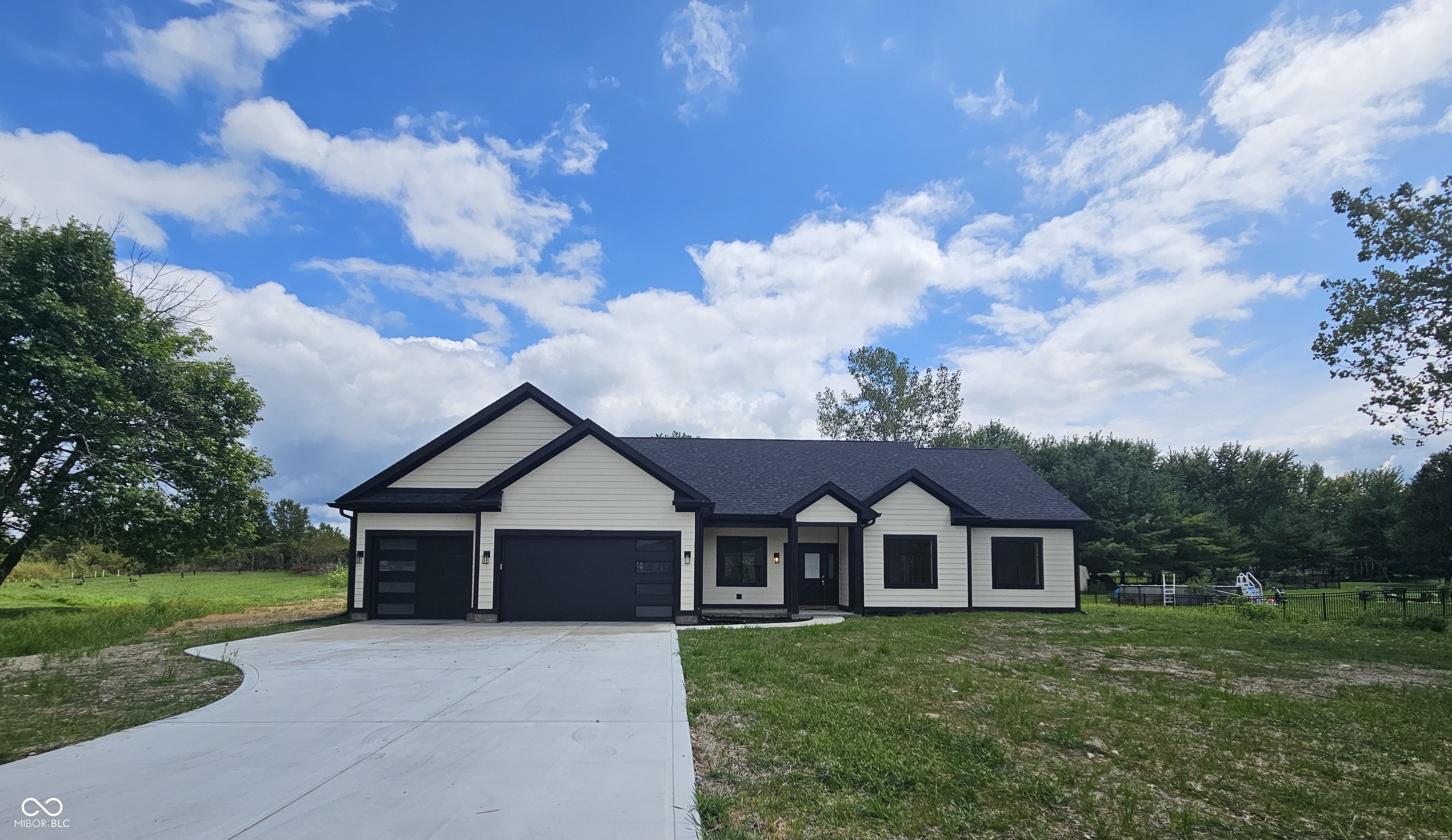 10145 N Jeffery Drive
