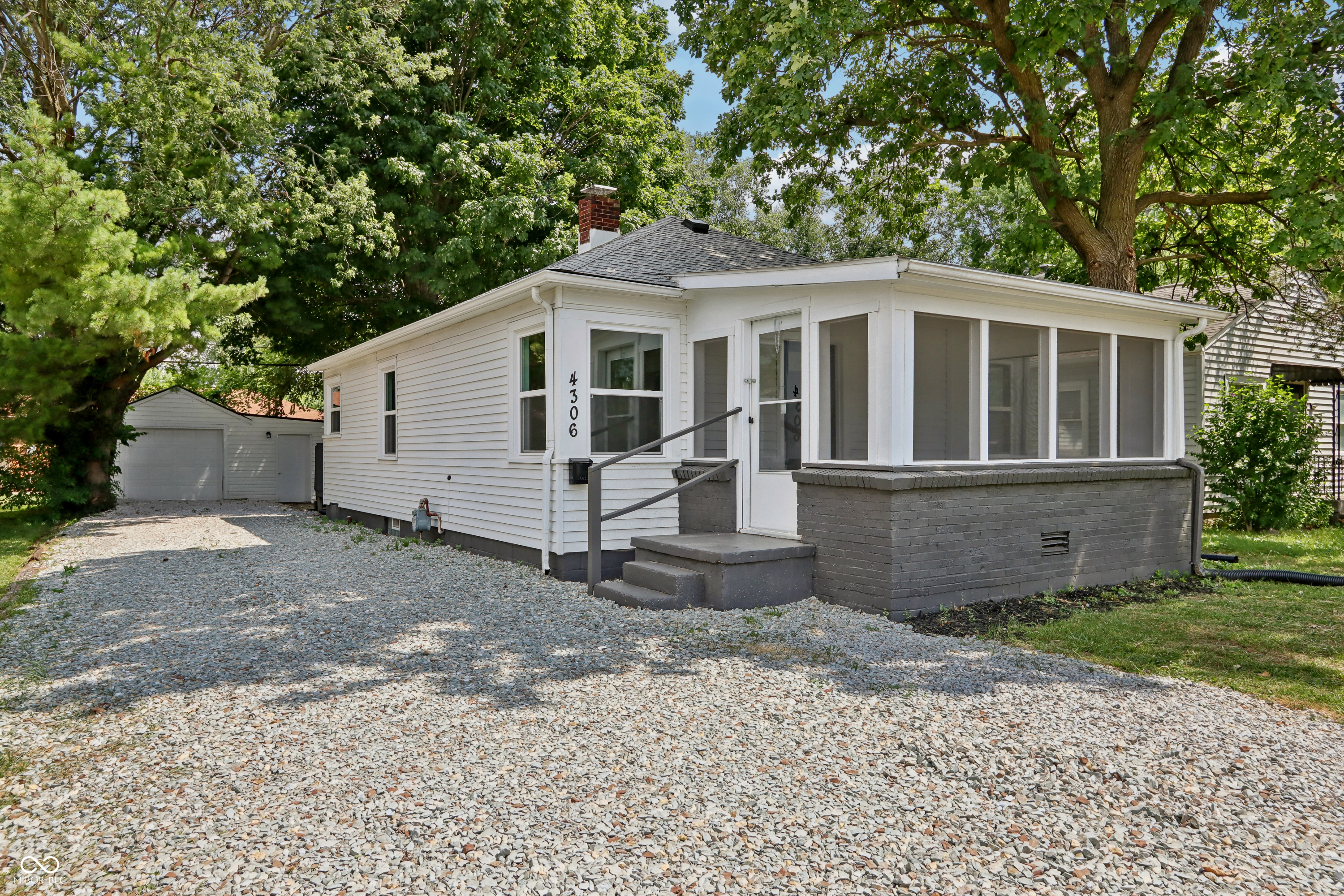 4306 E 16th Street