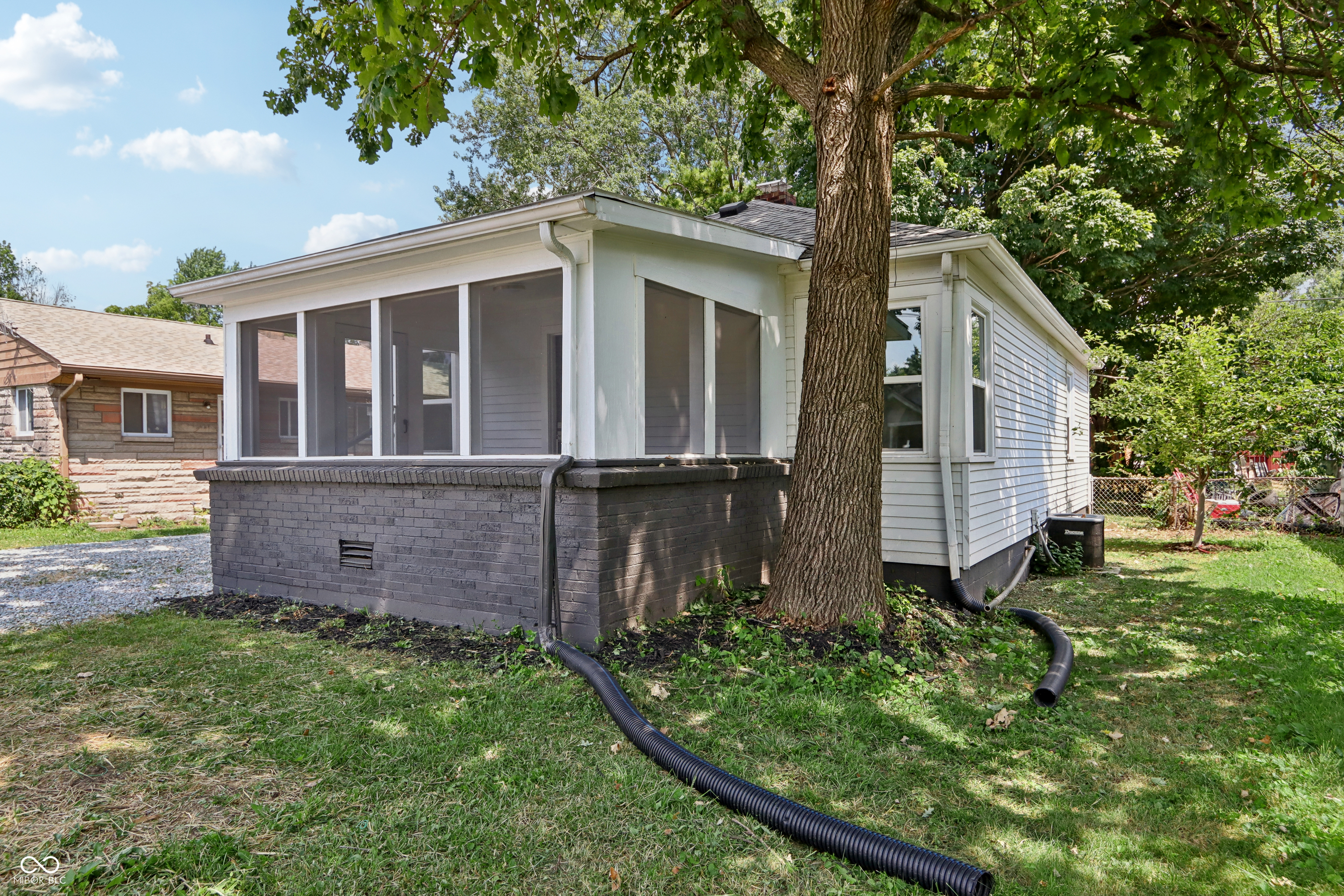 4306 E 16th Street