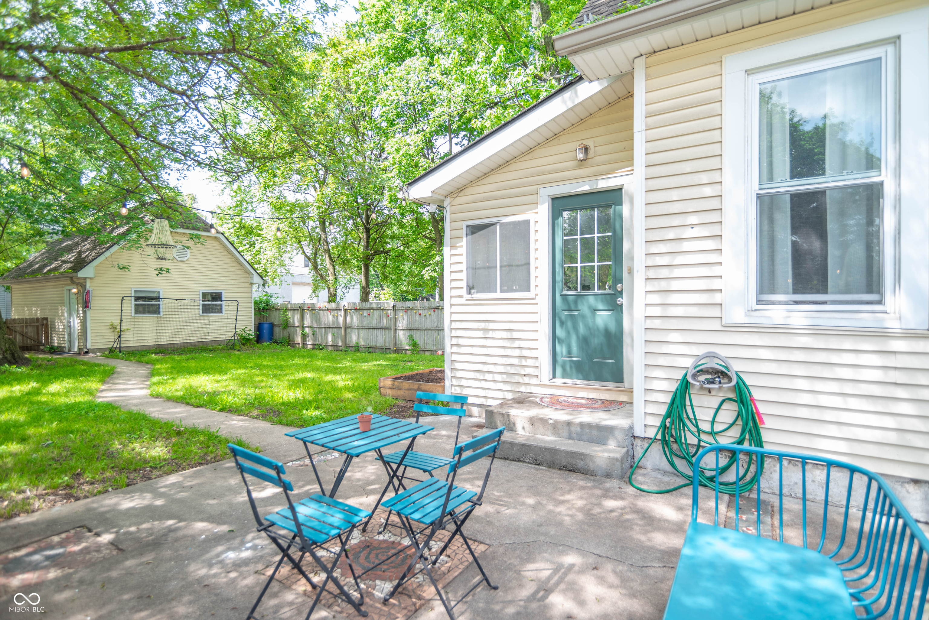 1323 E 10th Street