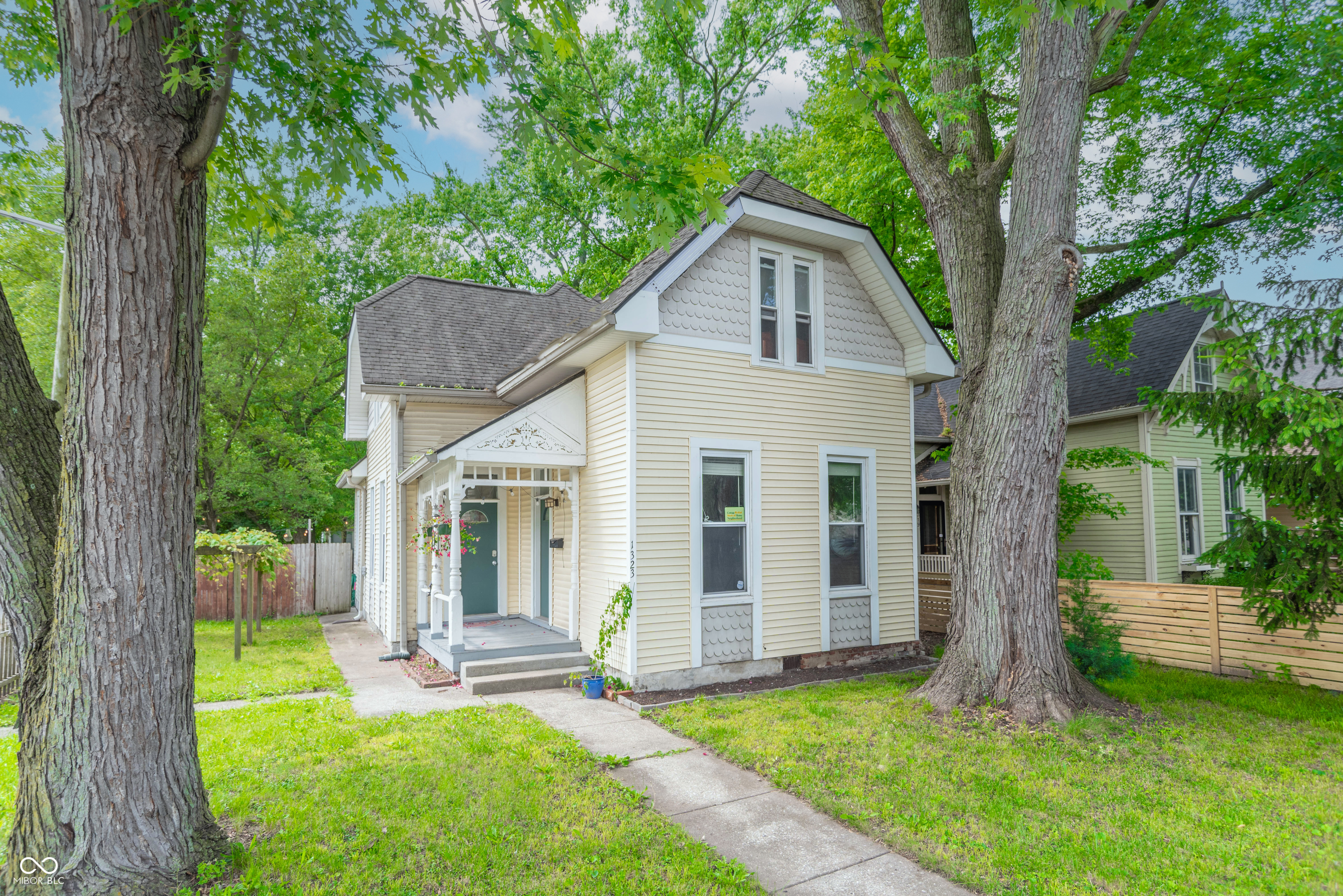 1323 E 10th Street