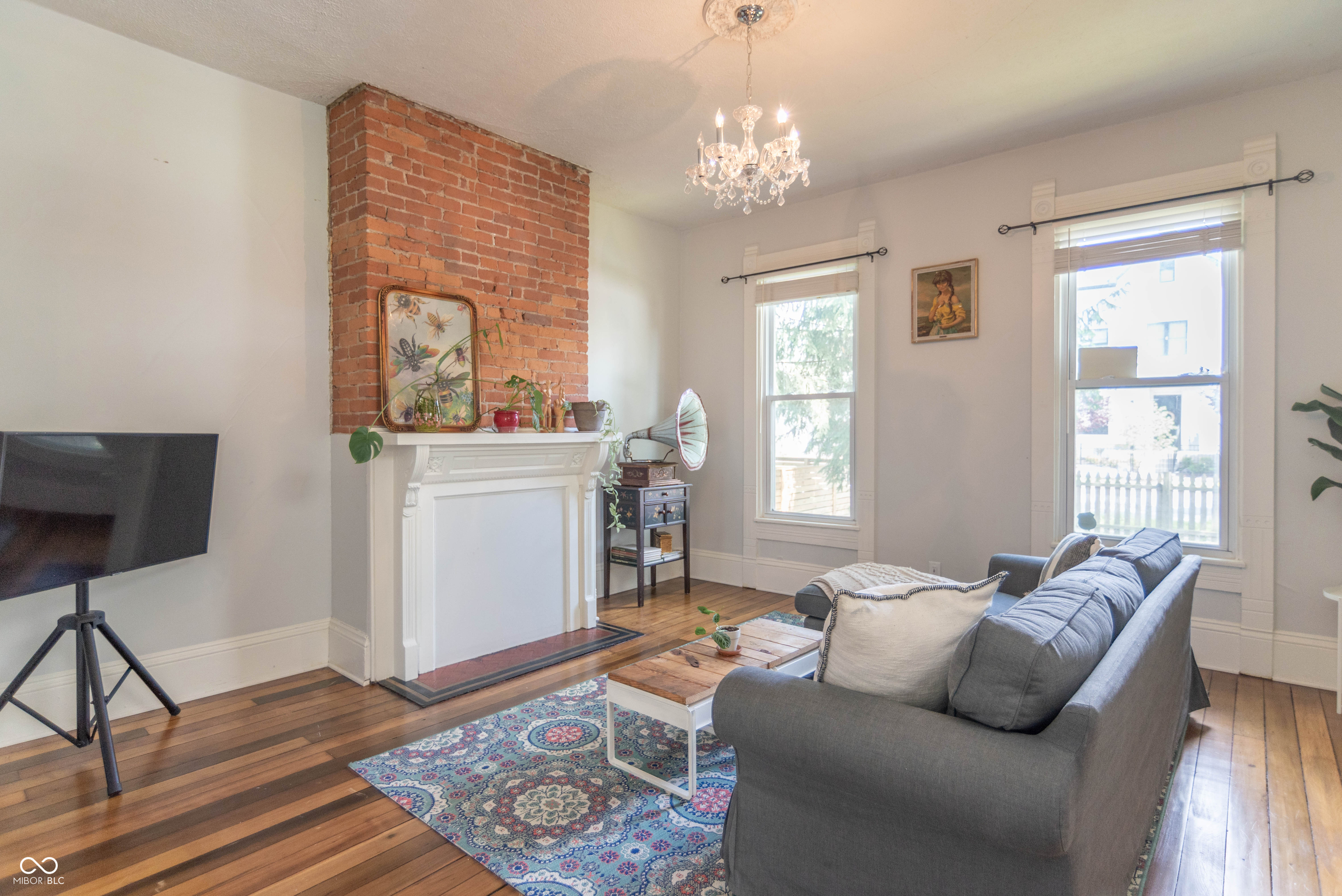 1323 E 10th Street