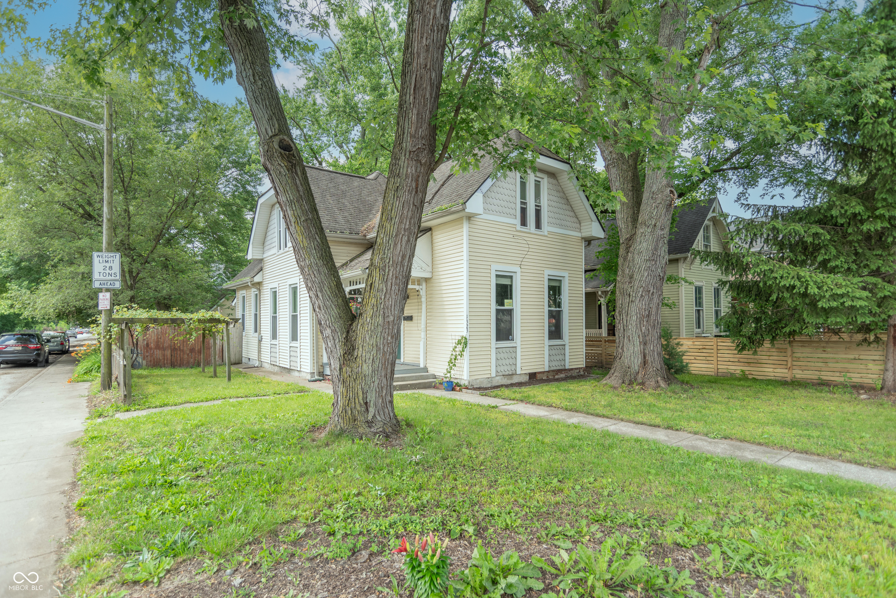 1323 E 10th Street