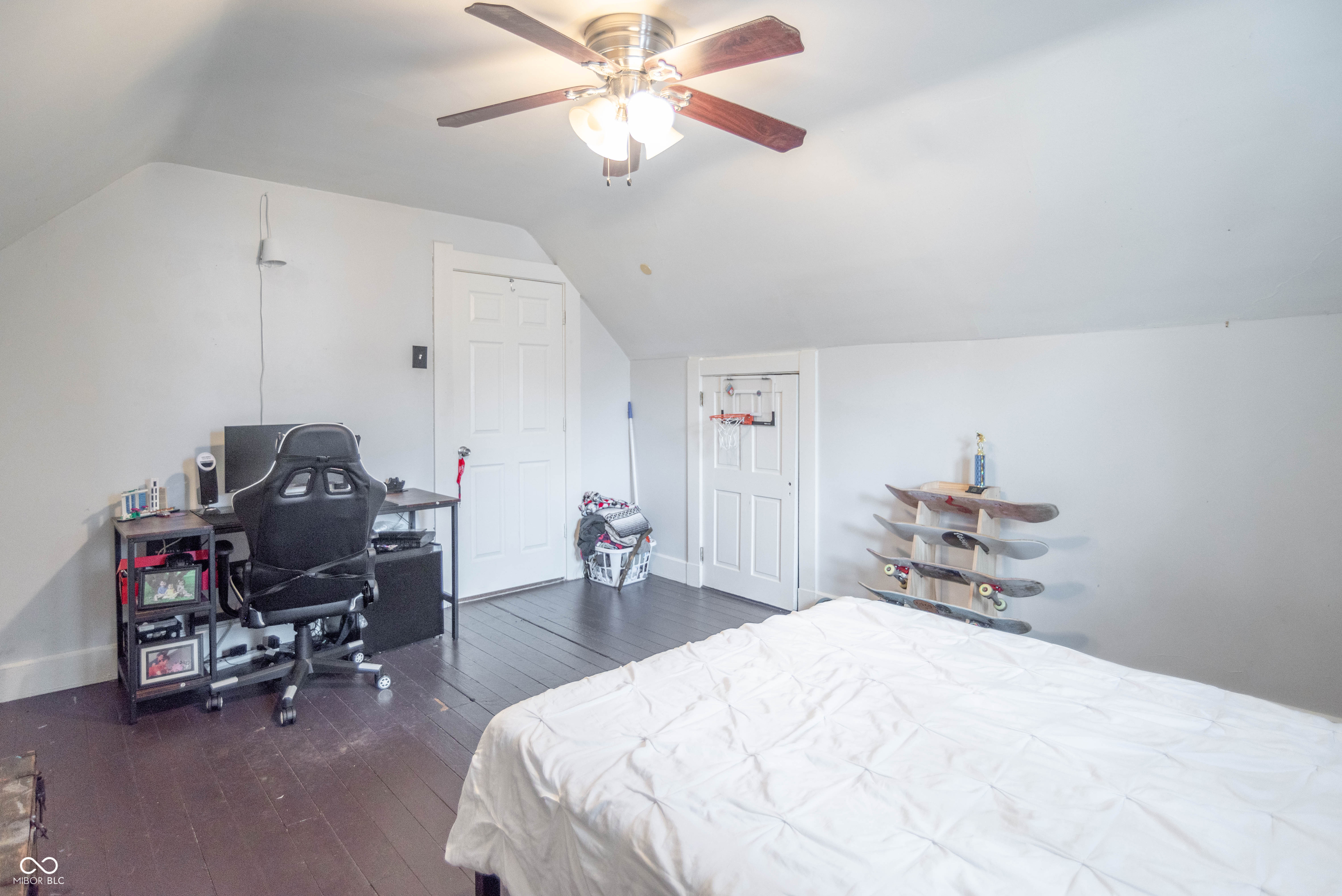 1323 E 10th Street