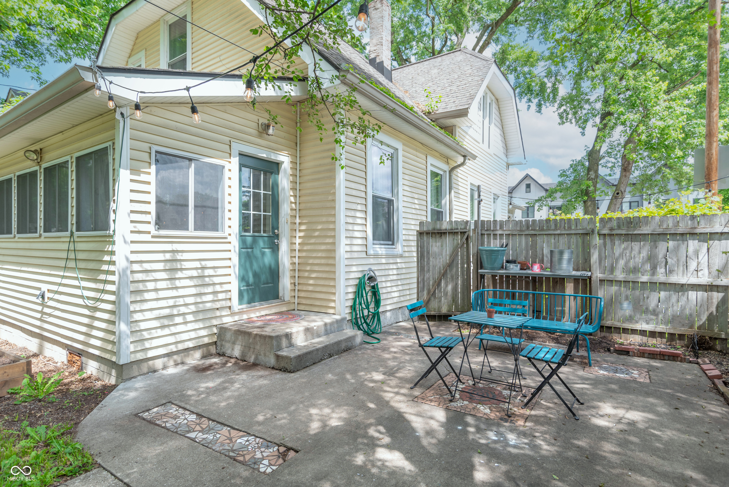 1323 E 10th Street