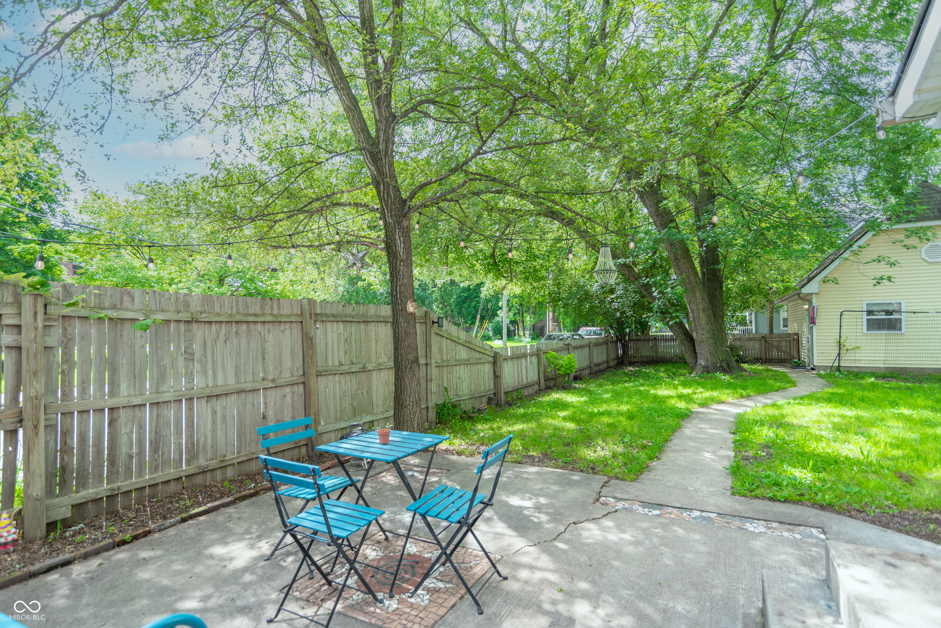 1323 E 10th Street