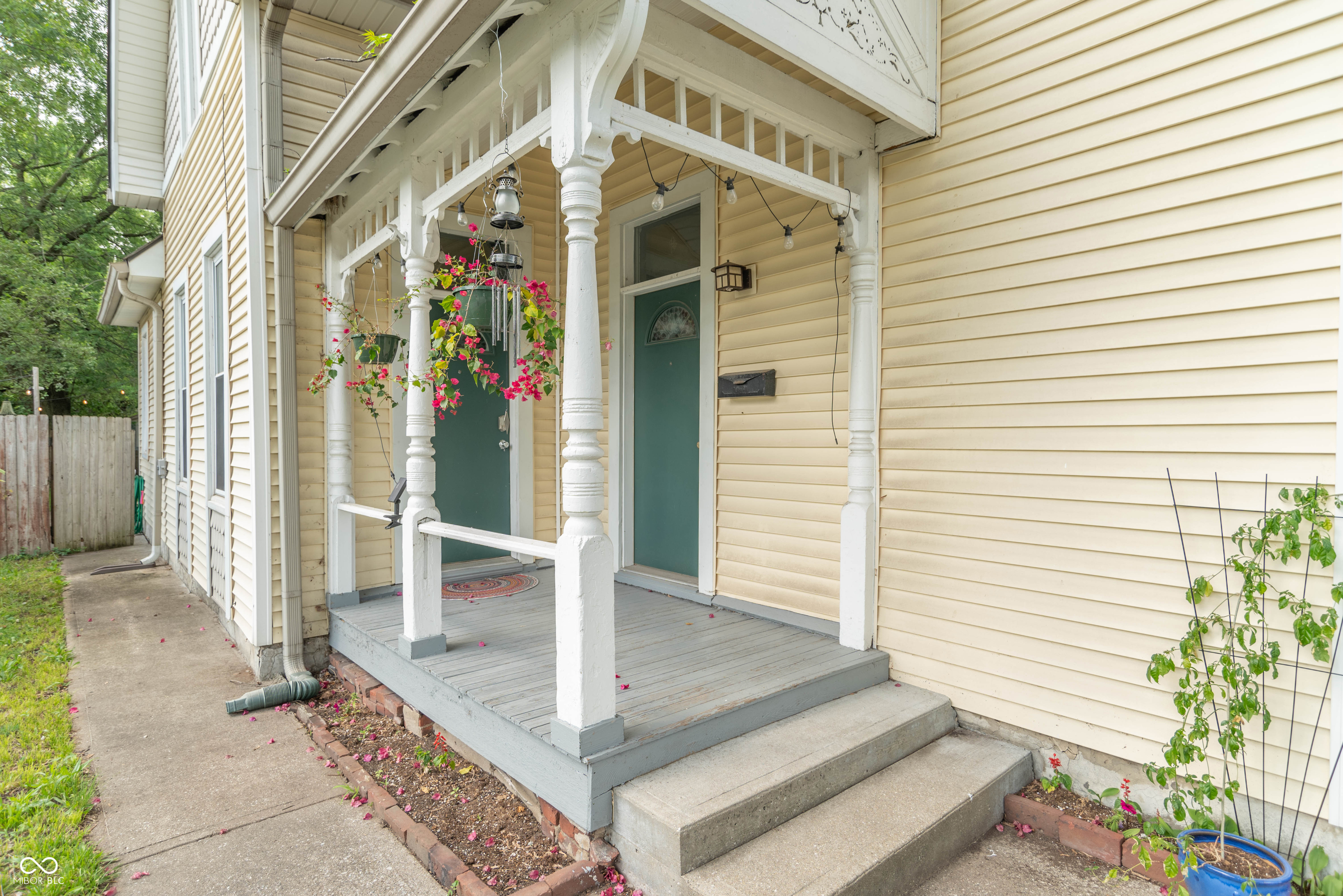 1323 E 10th Street