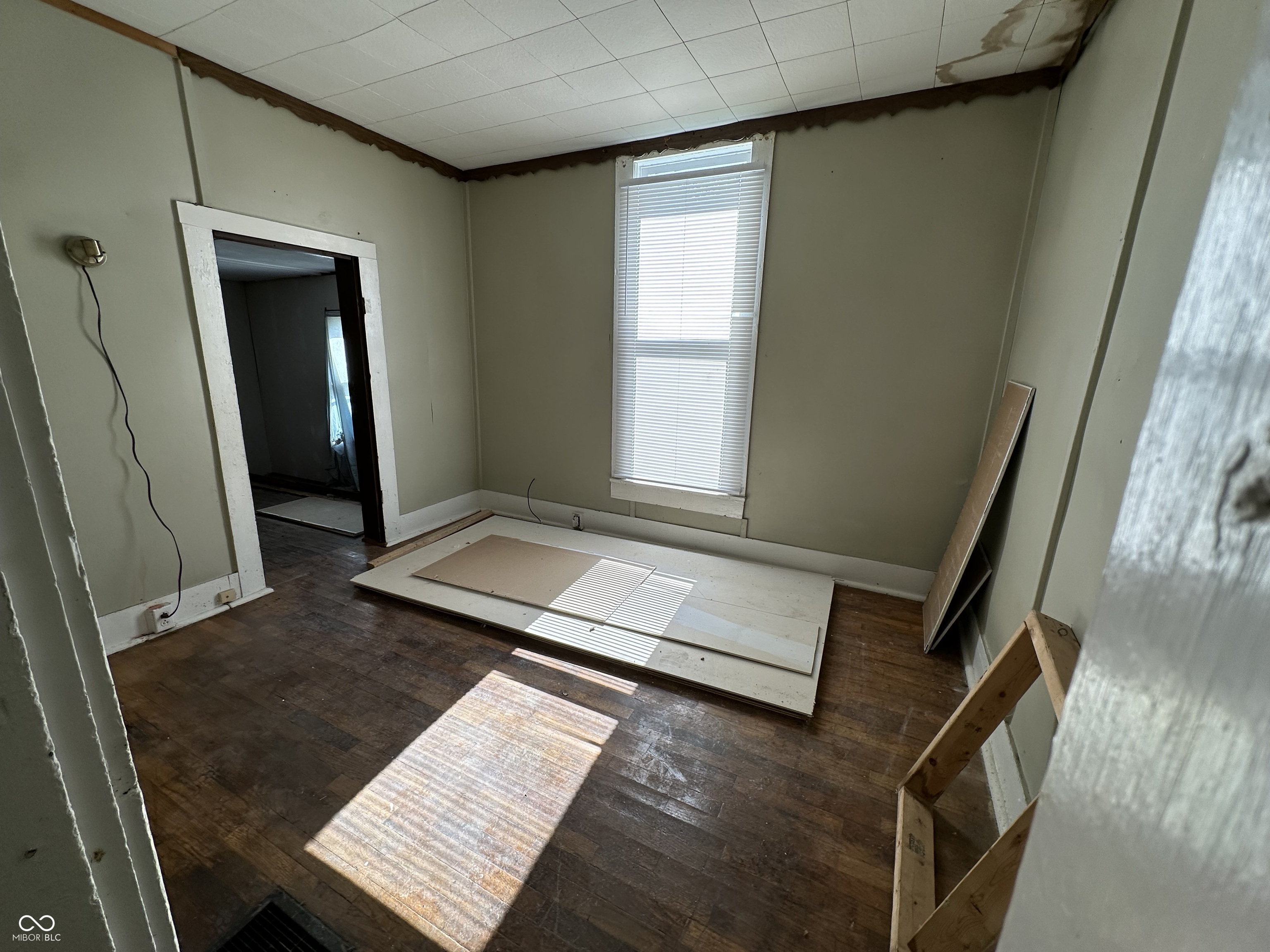 827 W 9th Street