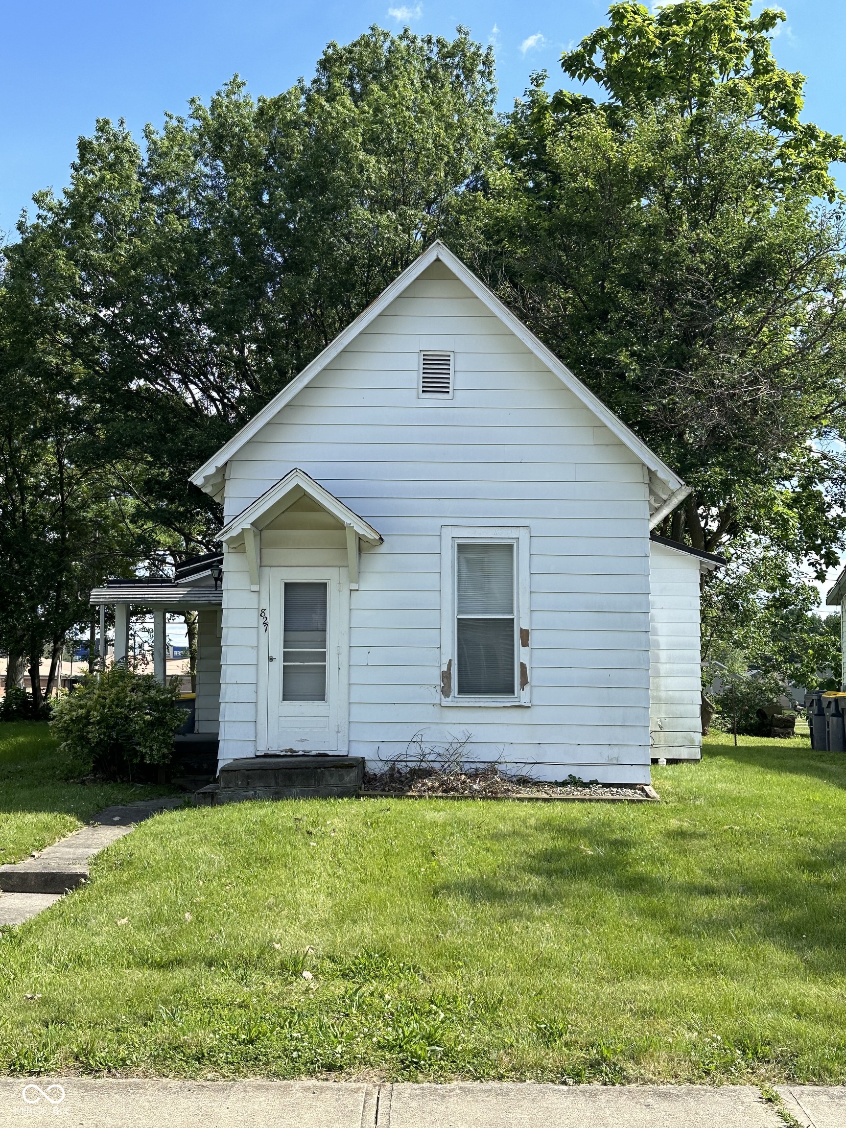 827 W 9th Street