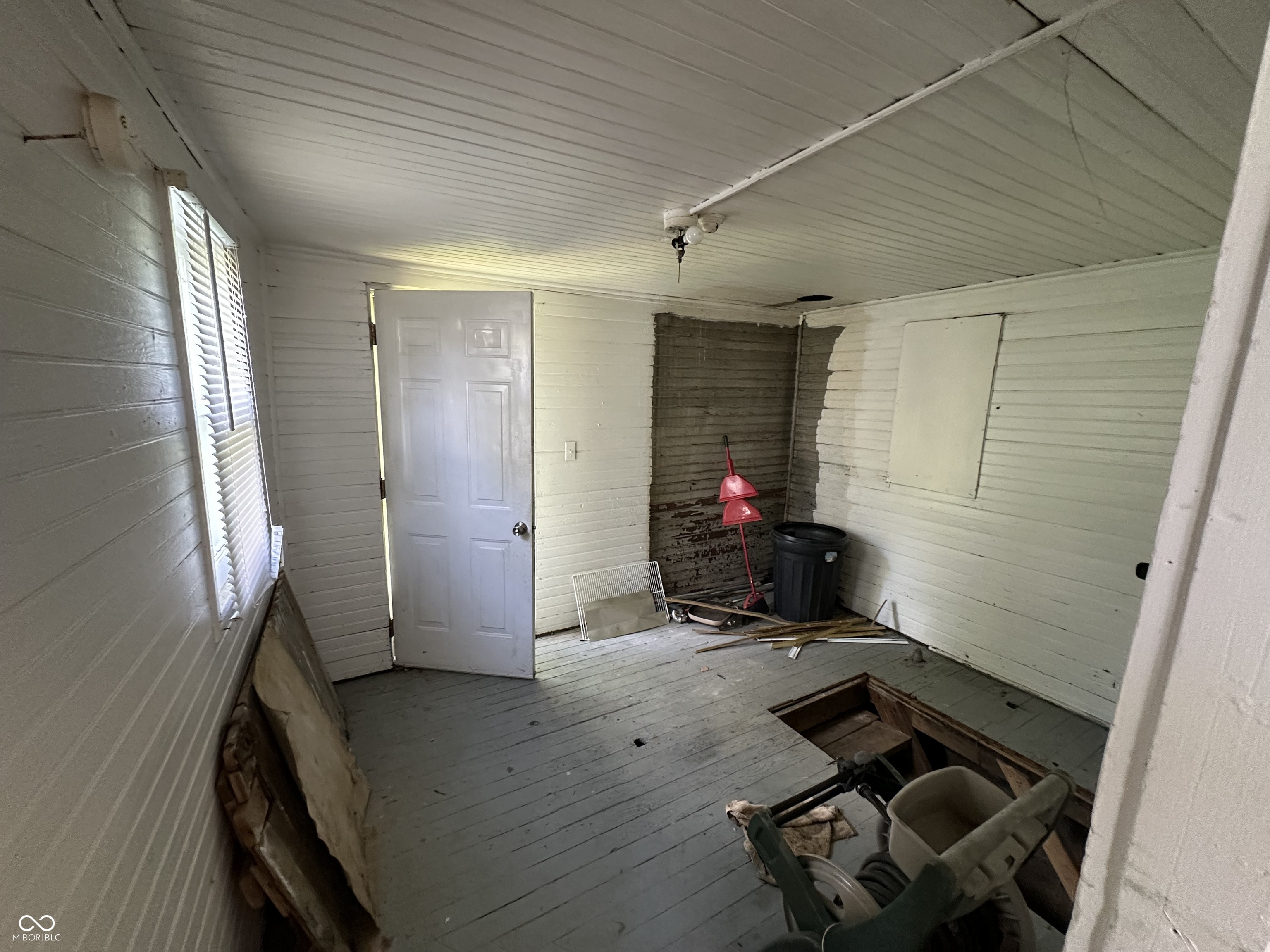 827 W 9th Street