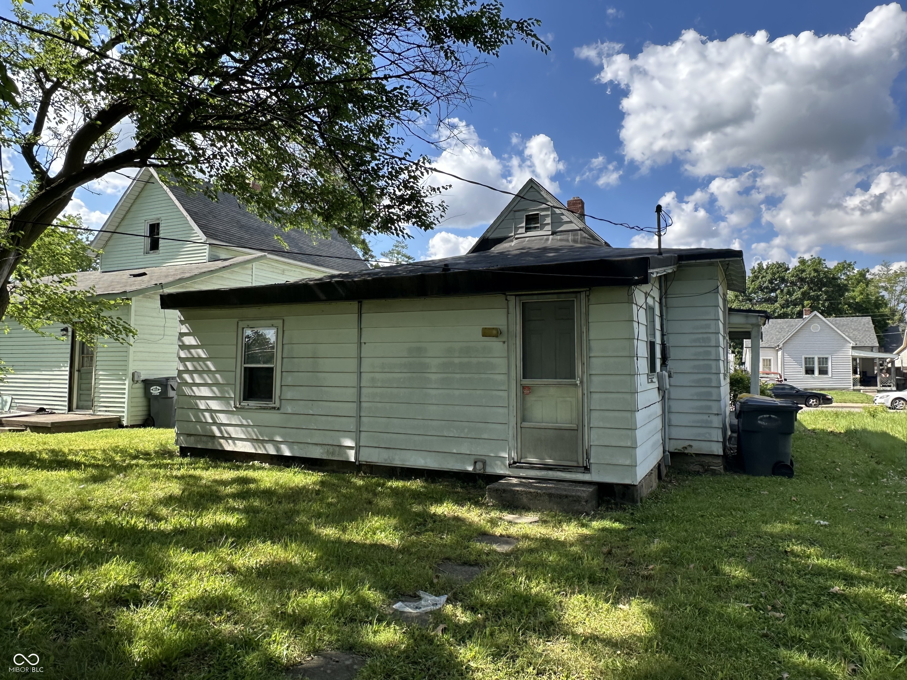827 W 9th Street