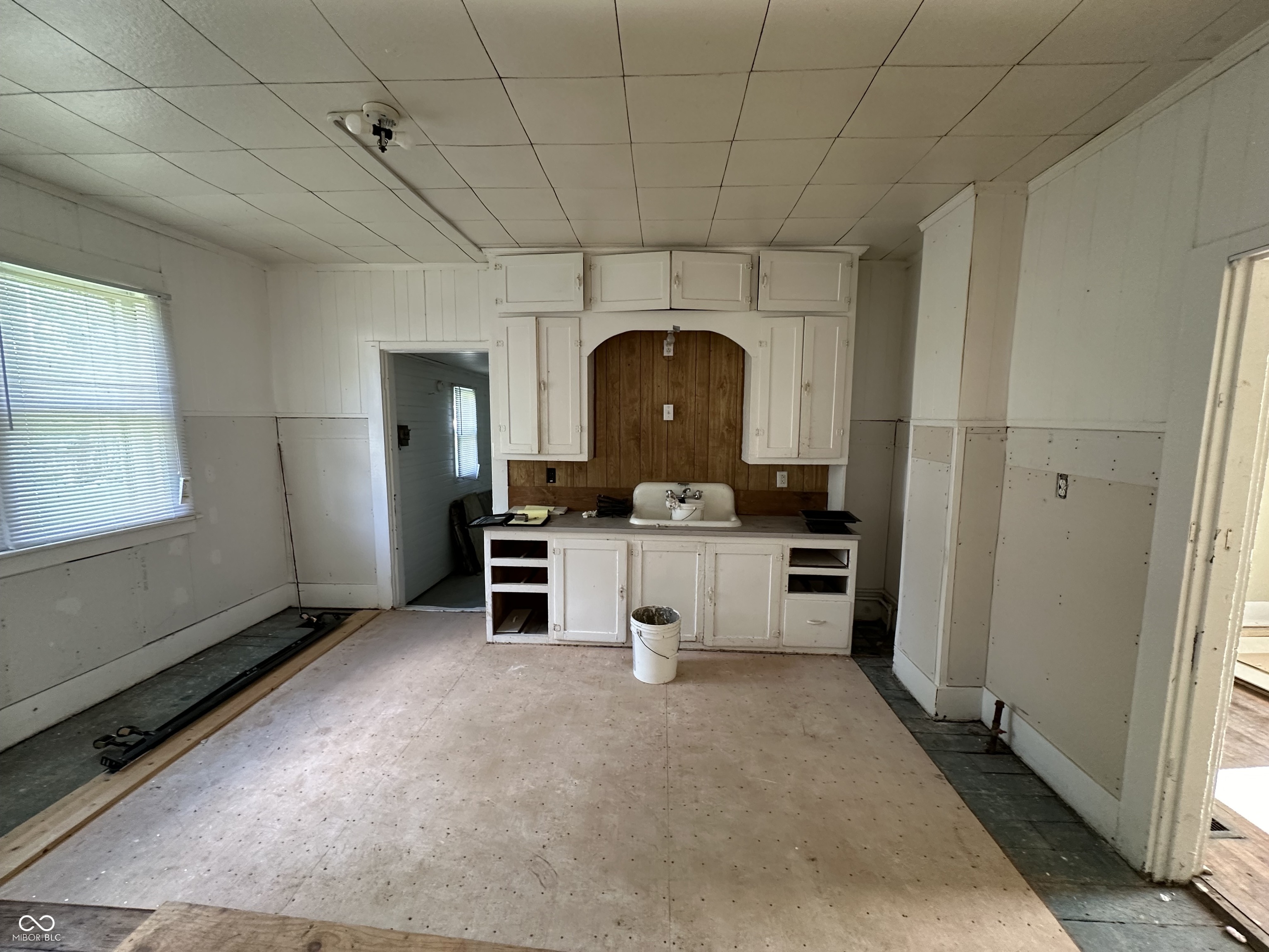 827 W 9th Street