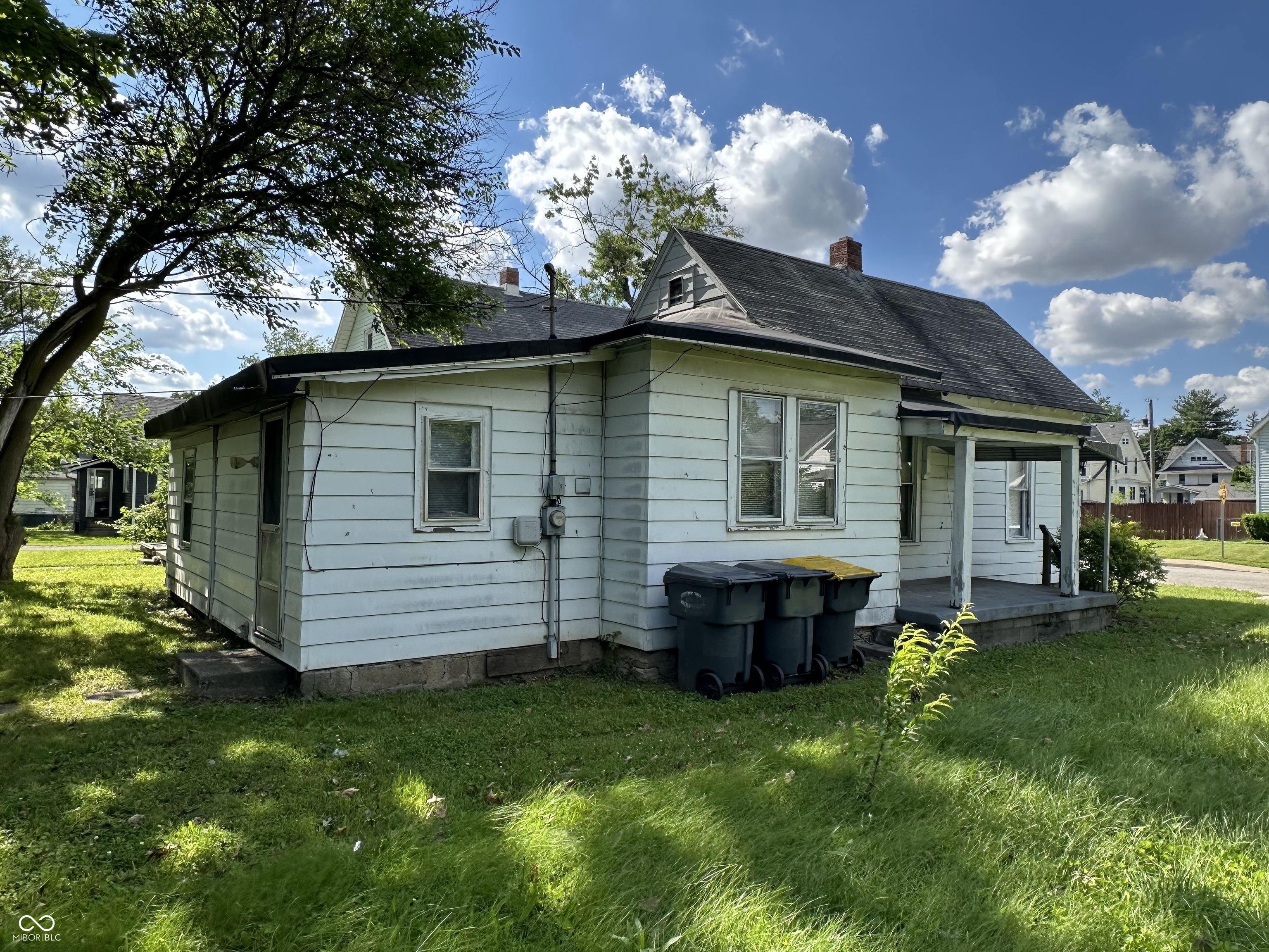 827 W 9th Street