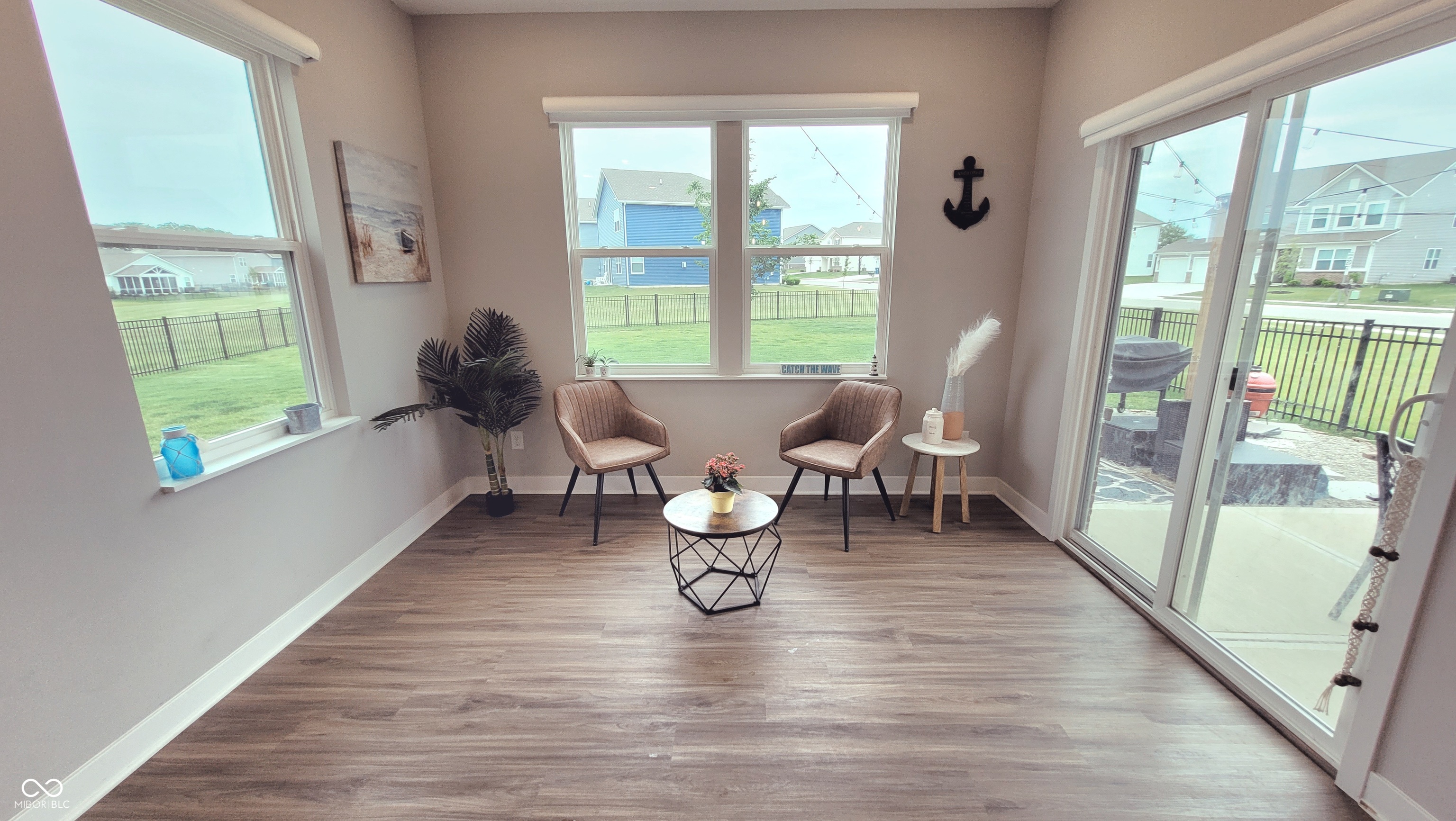 10 Lively Place