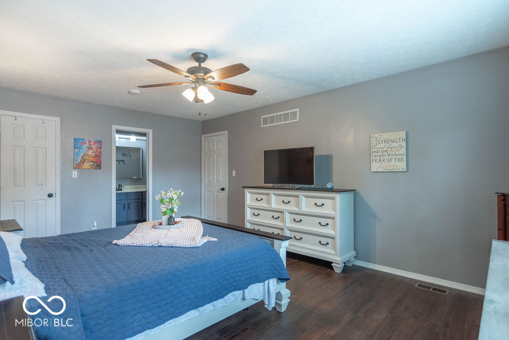 7533 Castleton Farms Drive W Unit: 119