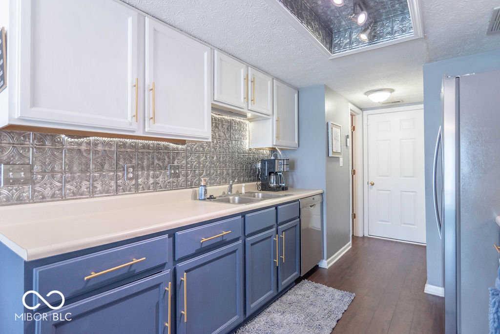7533 Castleton Farms Drive W Unit: 119