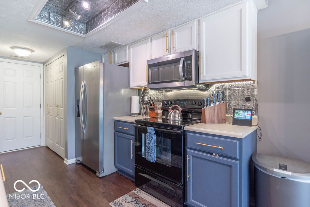 7533 Castleton Farms Drive W Unit: 119