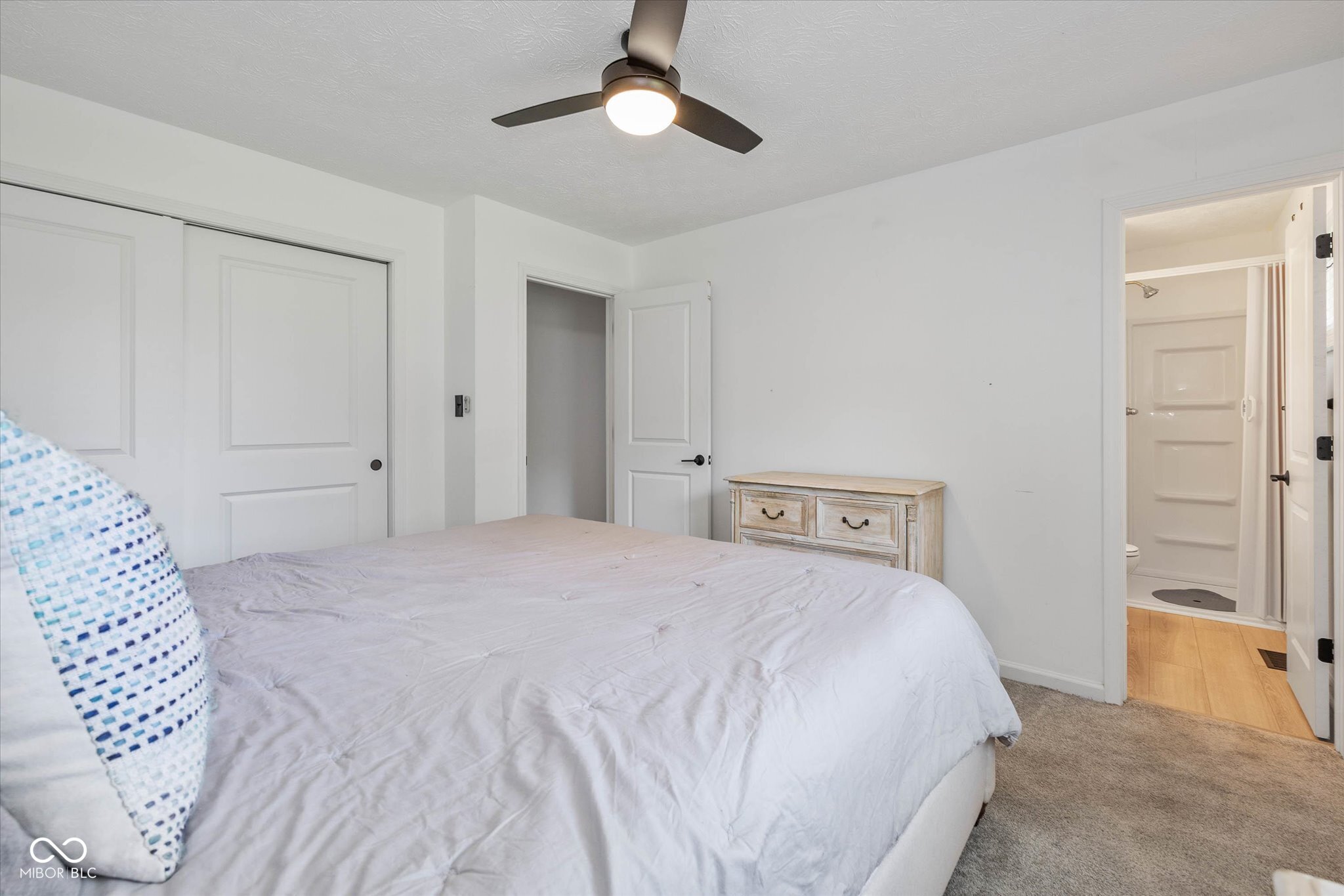 658 W 72nd Street