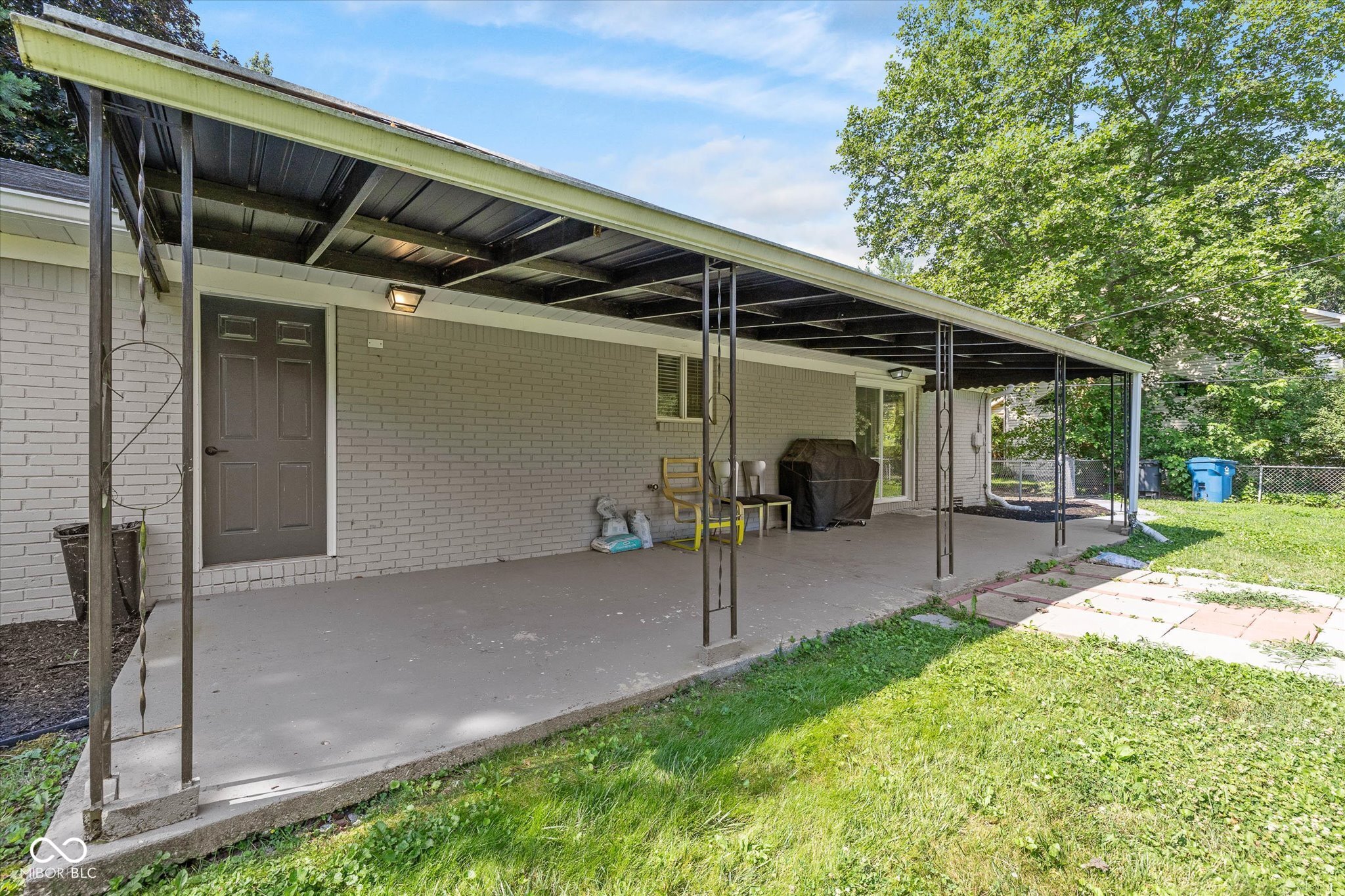 658 W 72nd Street