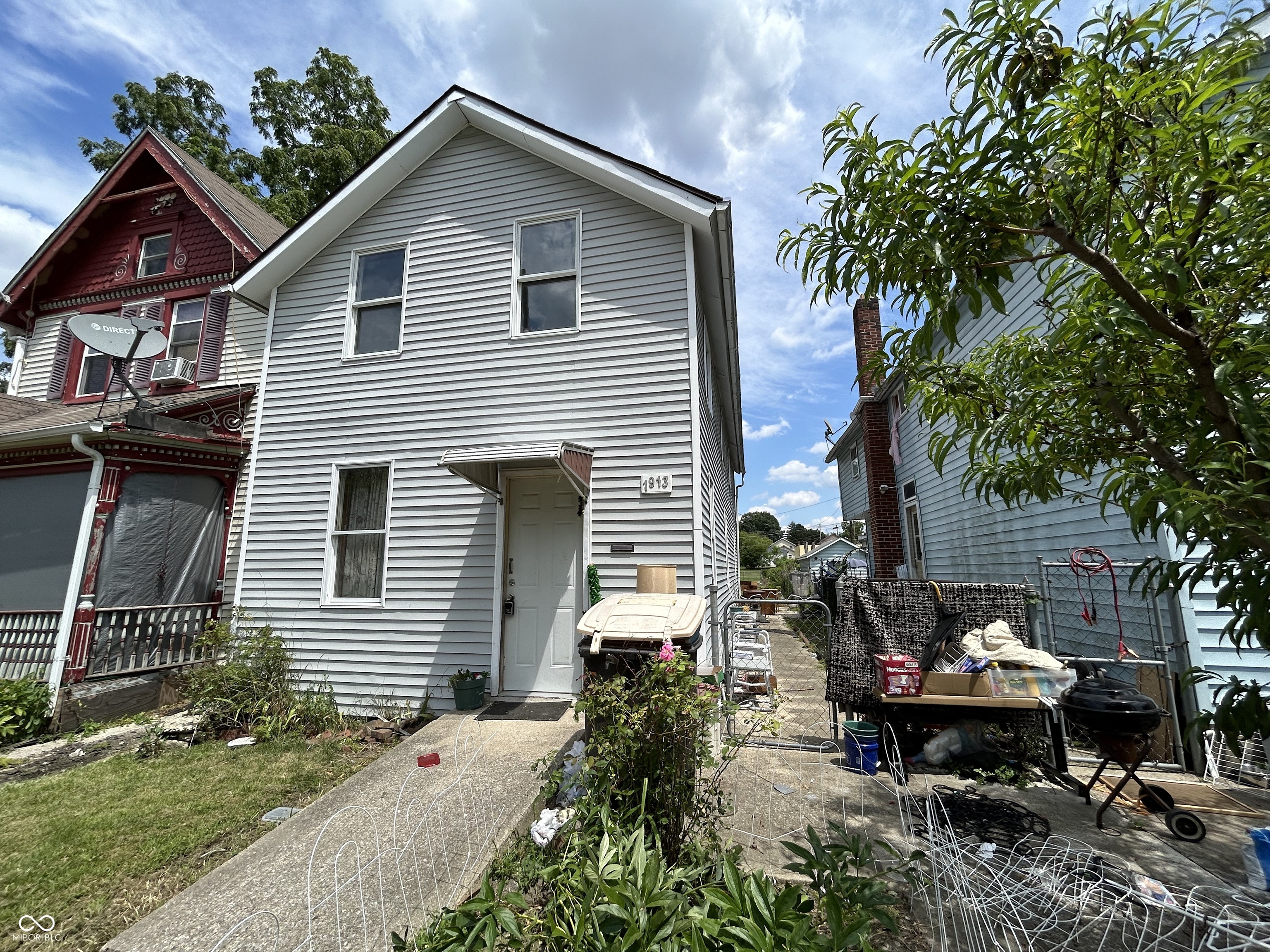 1913 Hoagland Avenue