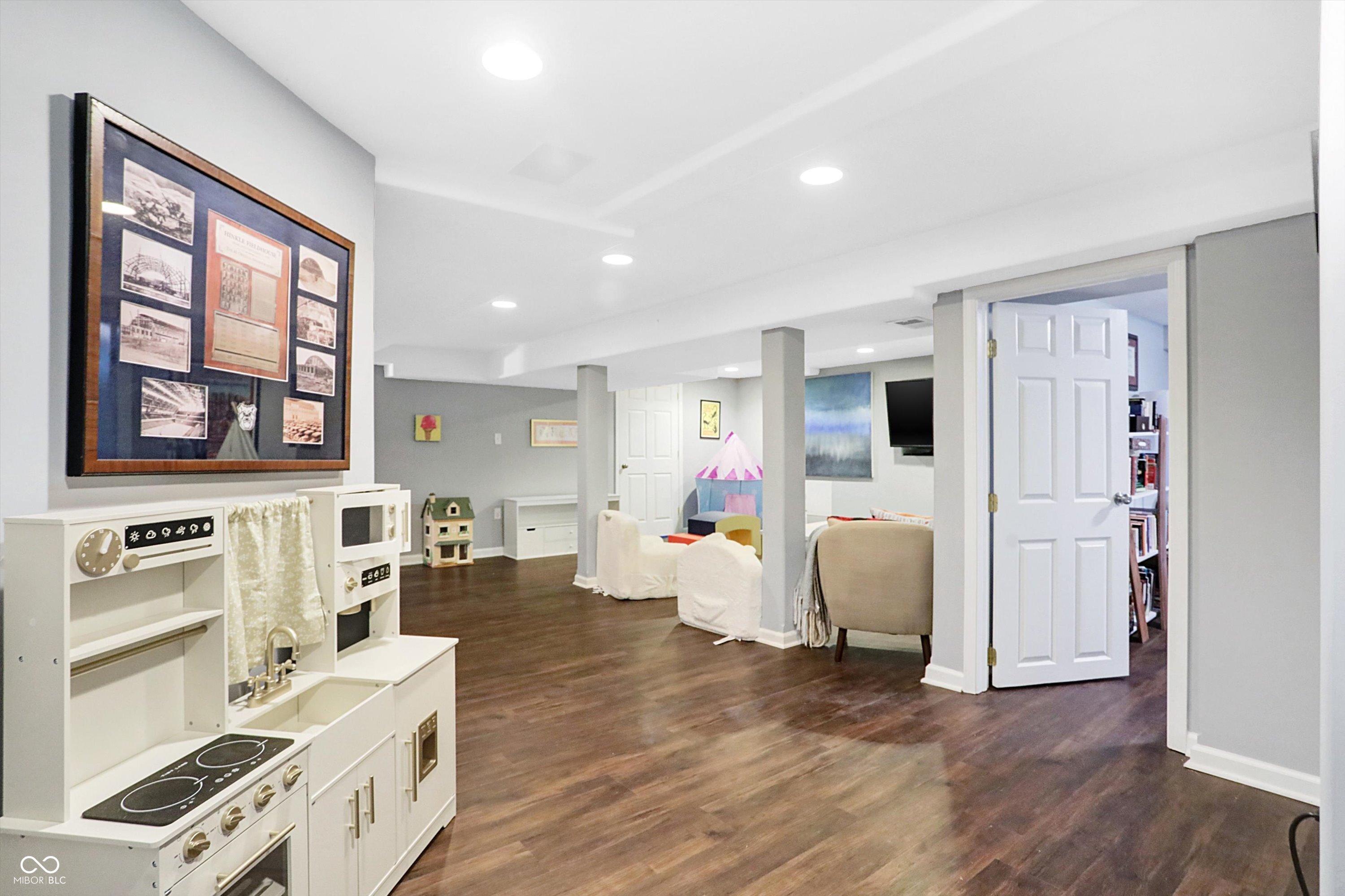6465 Riverview Drive