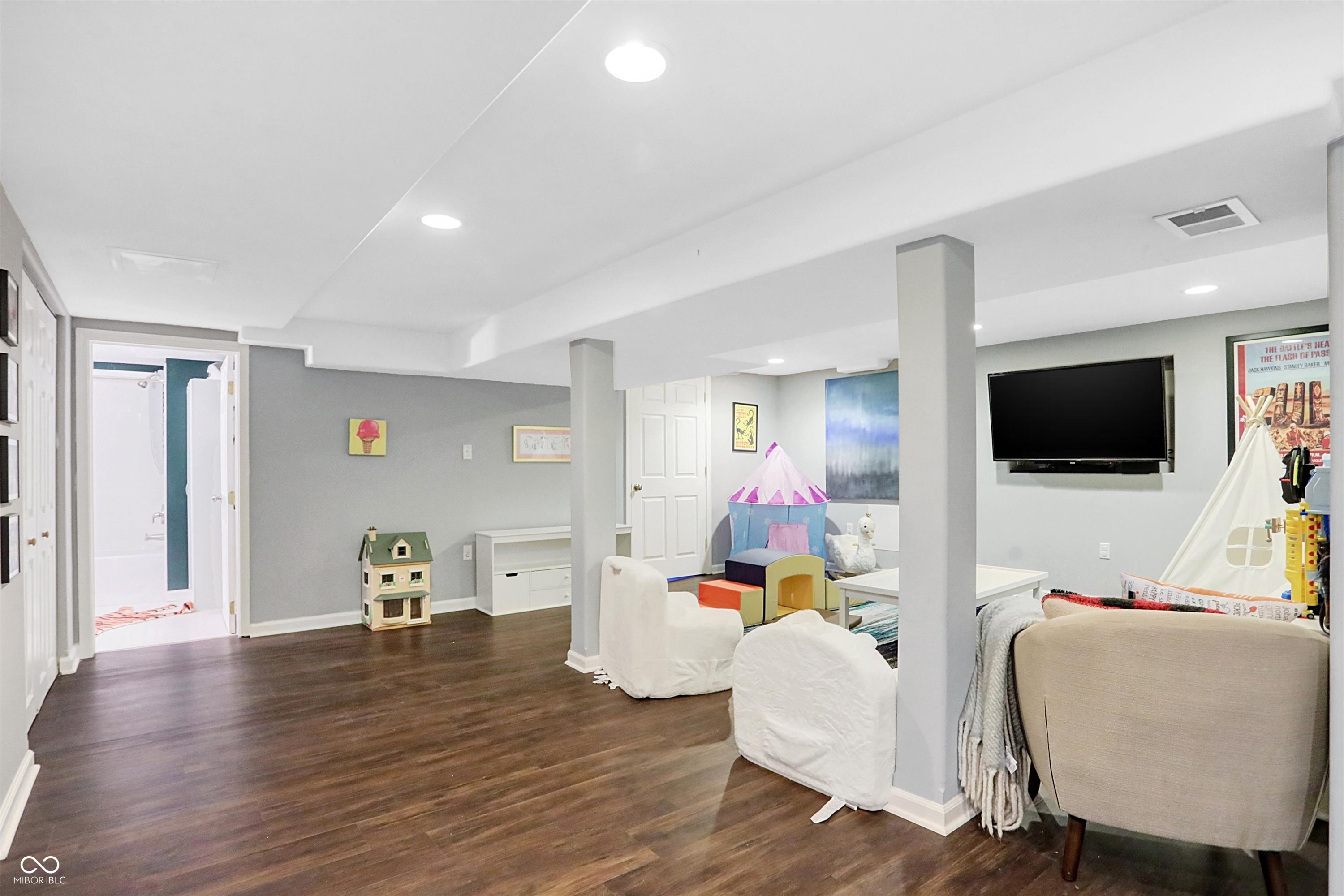 6465 Riverview Drive