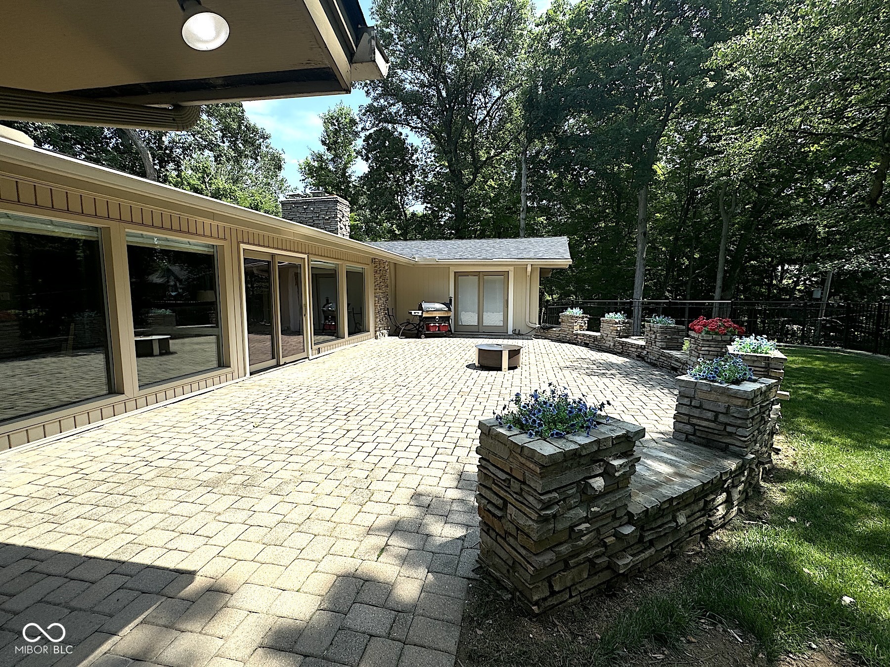 6255 Macatuck Drive