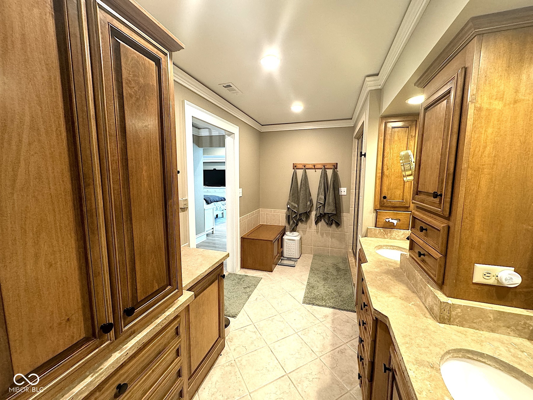 6255 Macatuck Drive