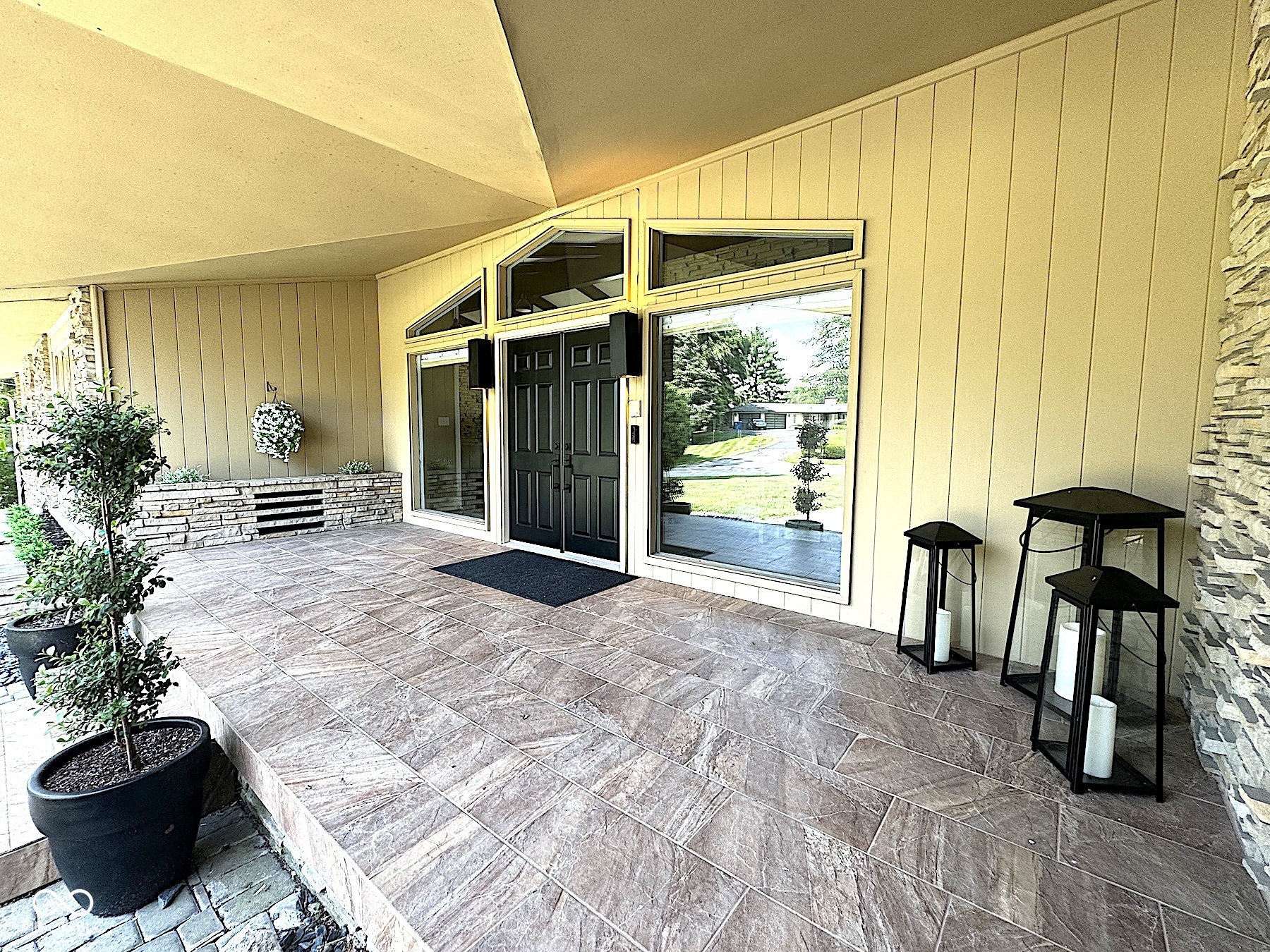 6255 Macatuck Drive
