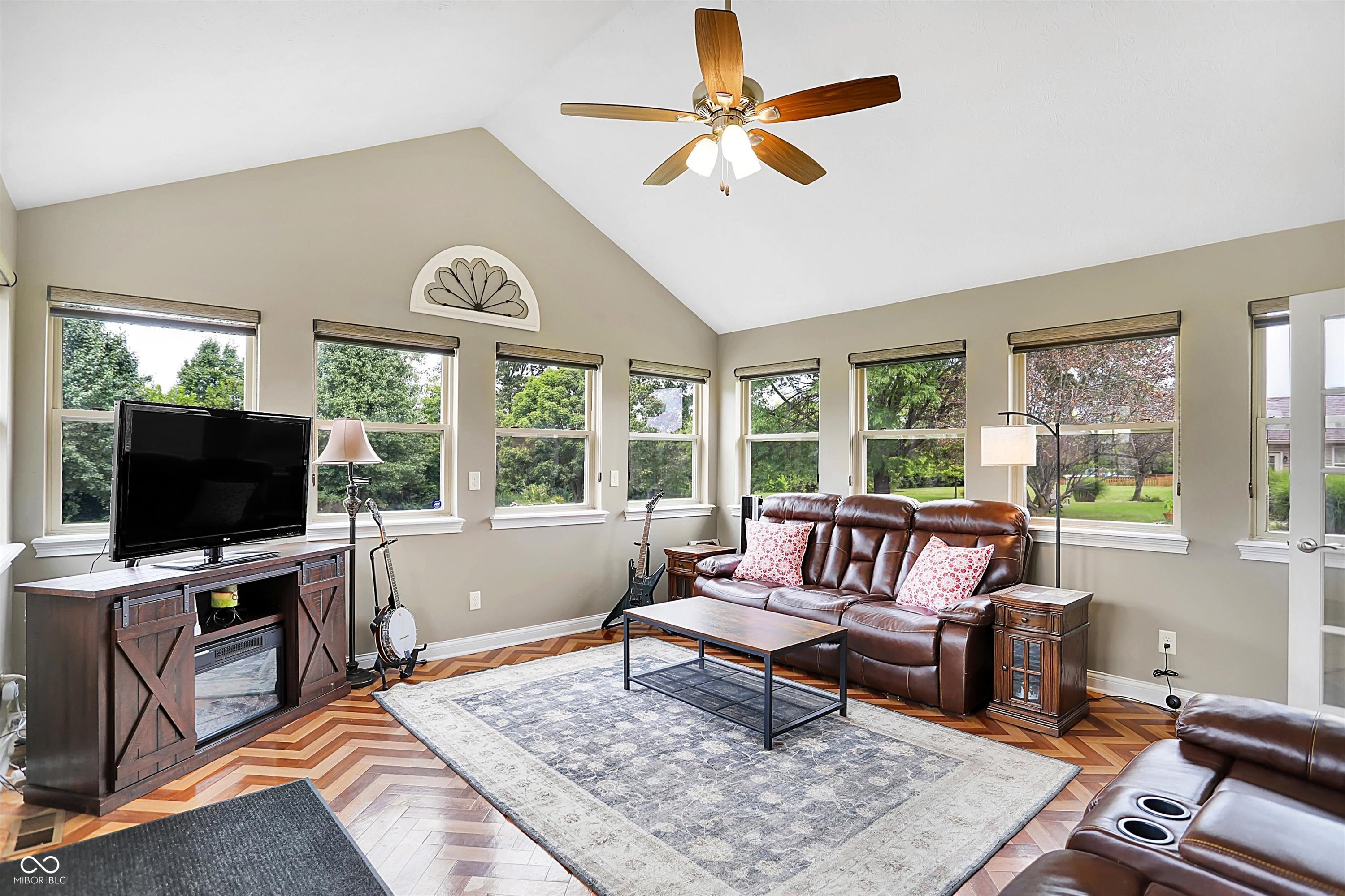 8248 N Mt Vernon Court