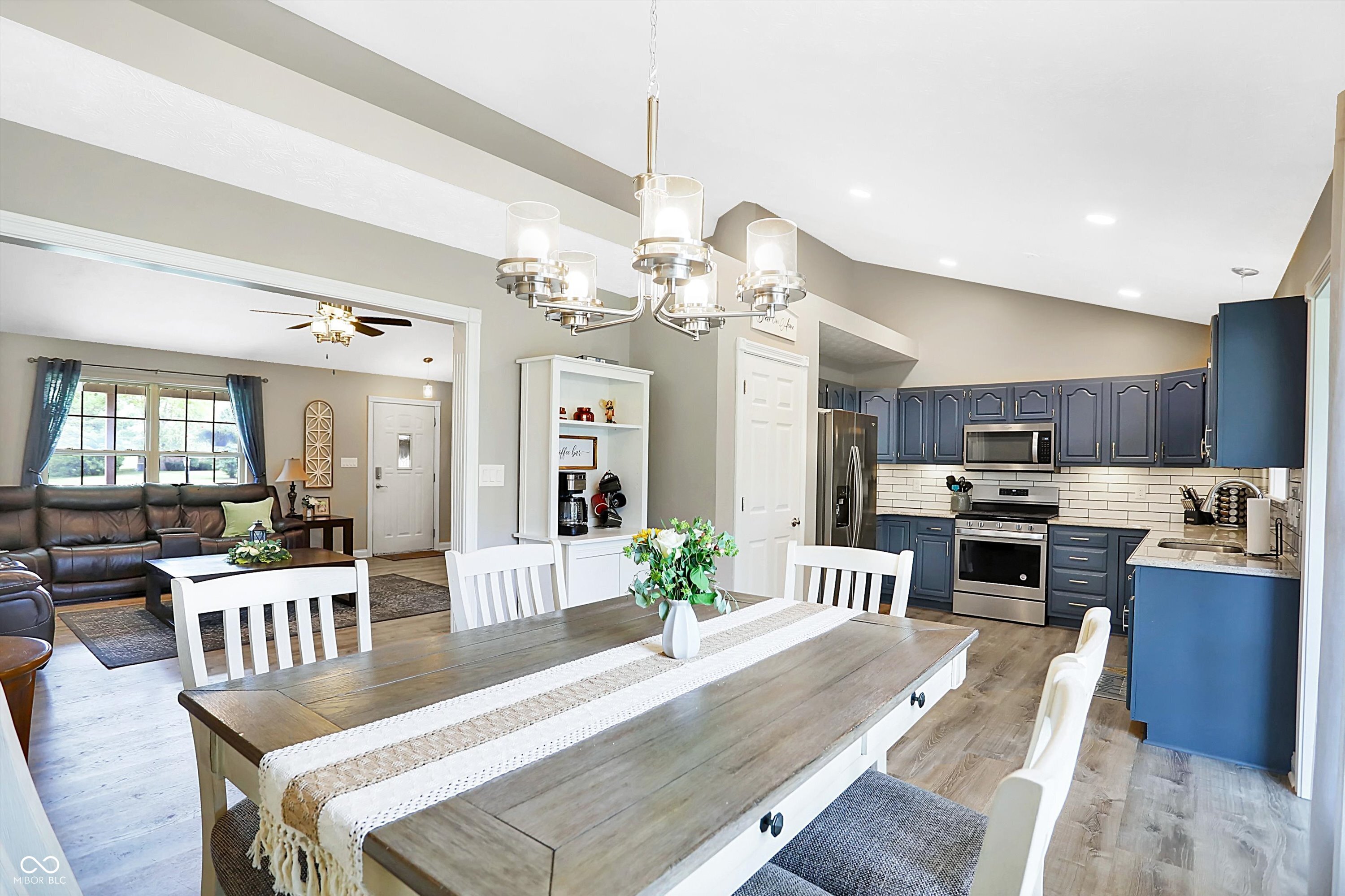 8248 N Mt Vernon Court