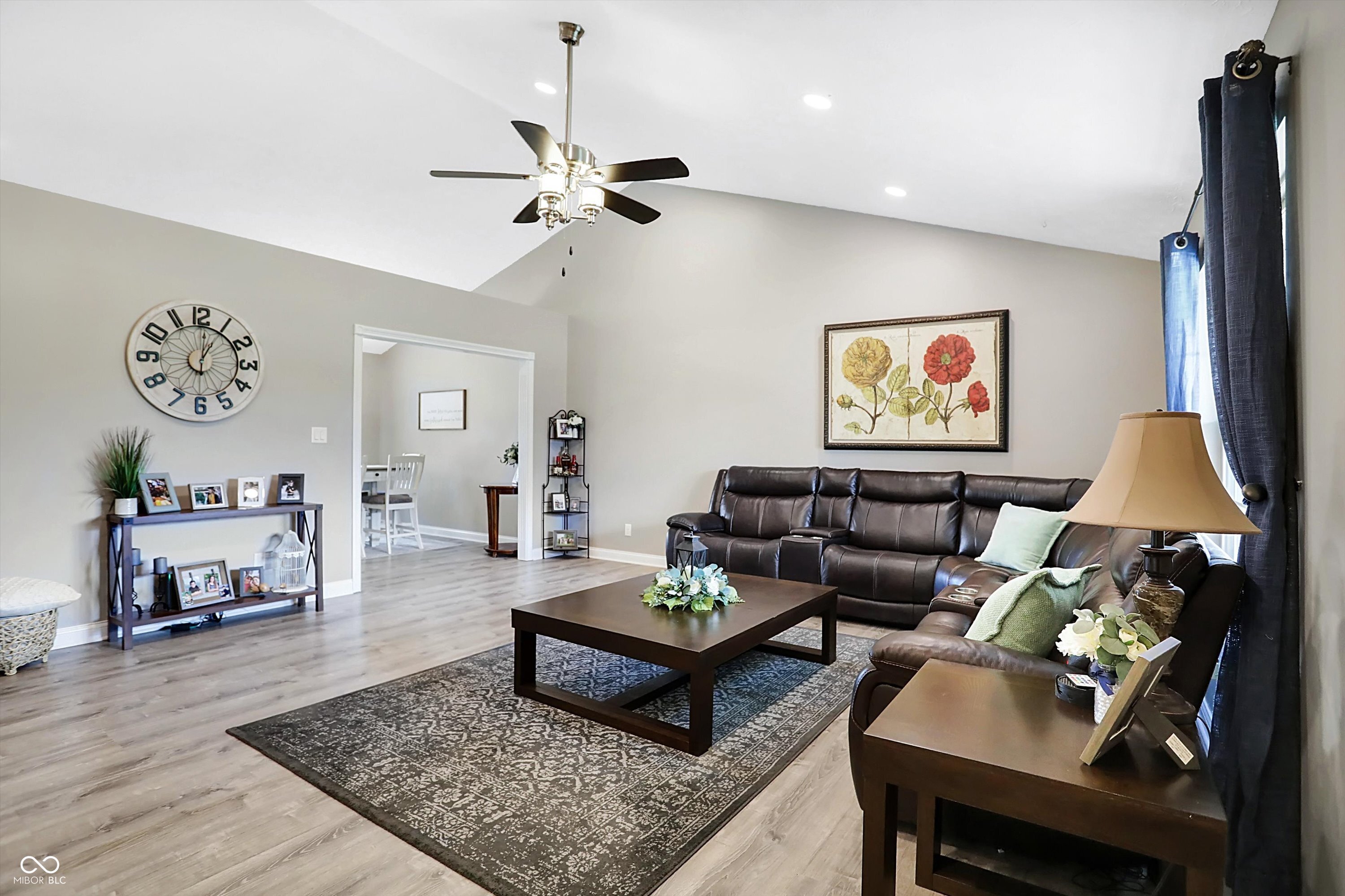 8248 N Mt Vernon Court
