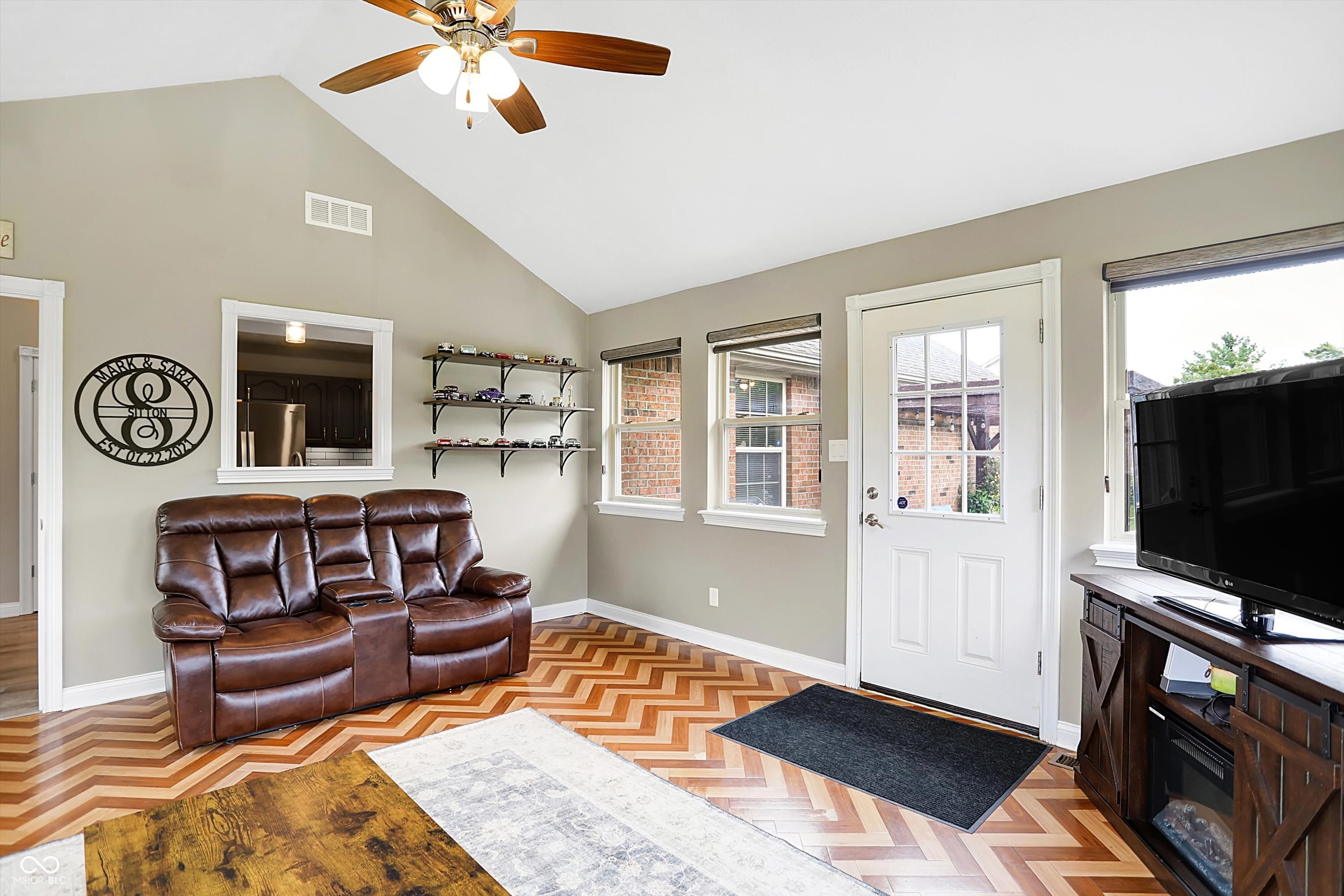 8248 N Mt Vernon Court