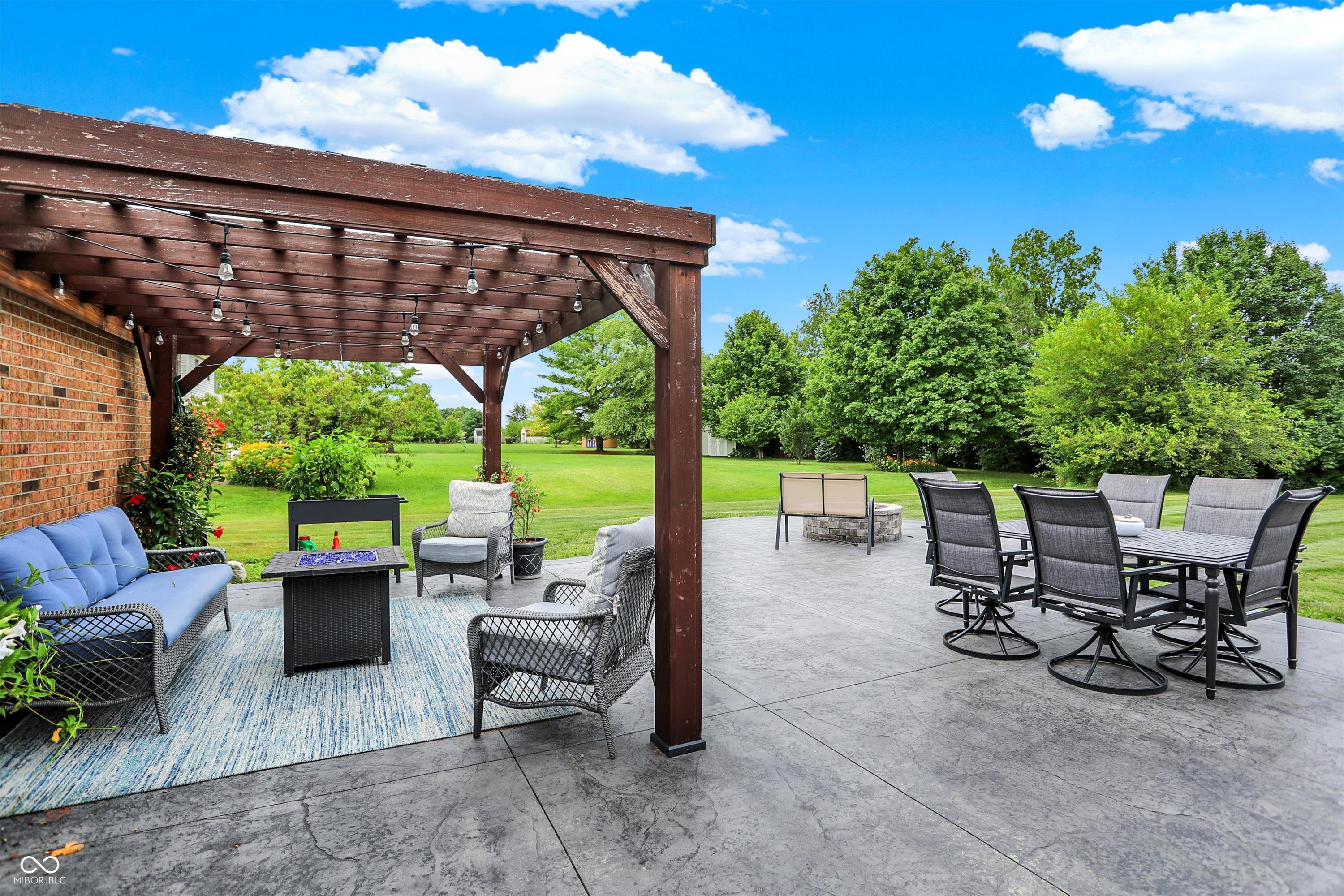 8248 N Mt Vernon Court