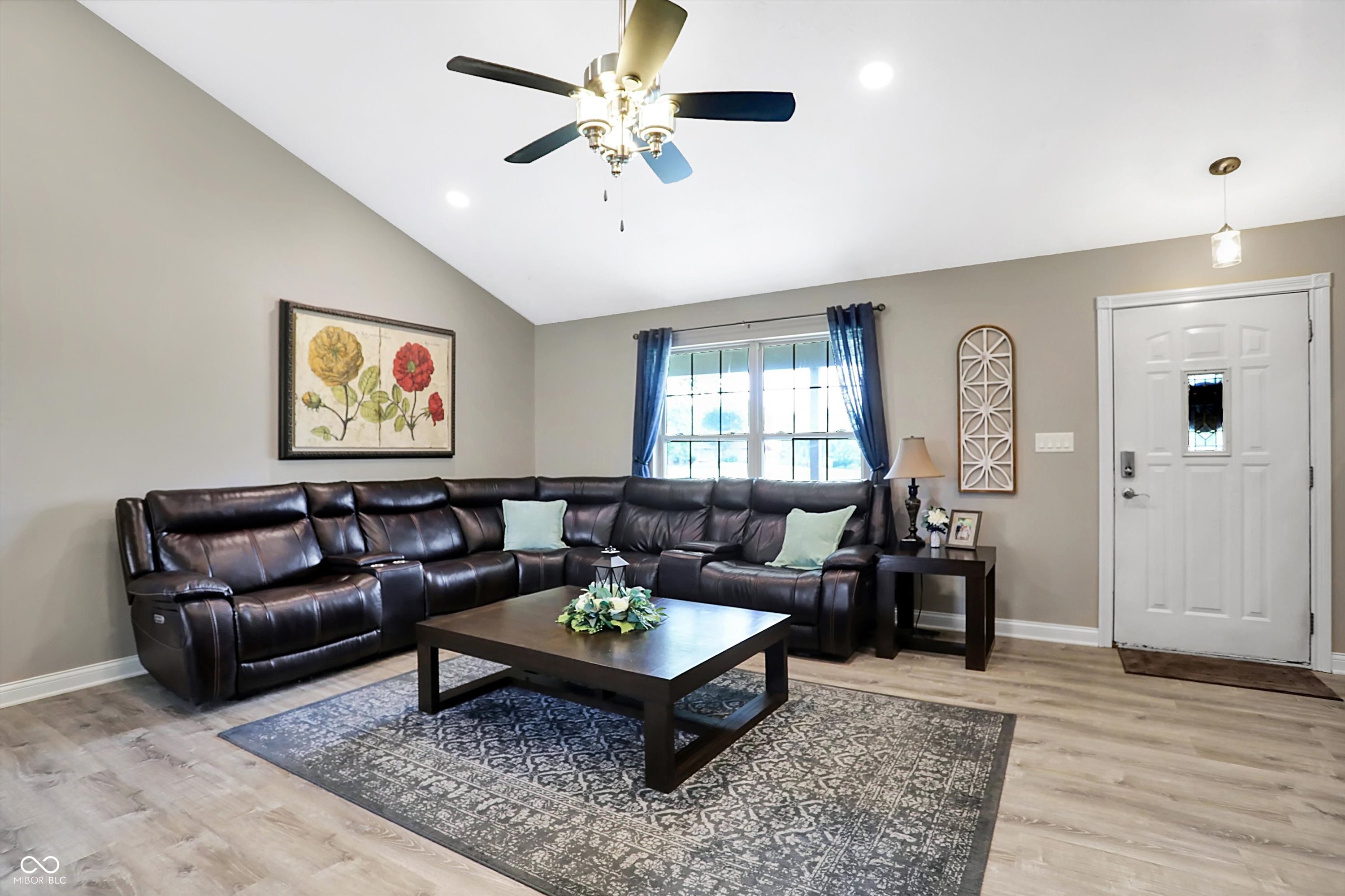 8248 N Mt Vernon Court