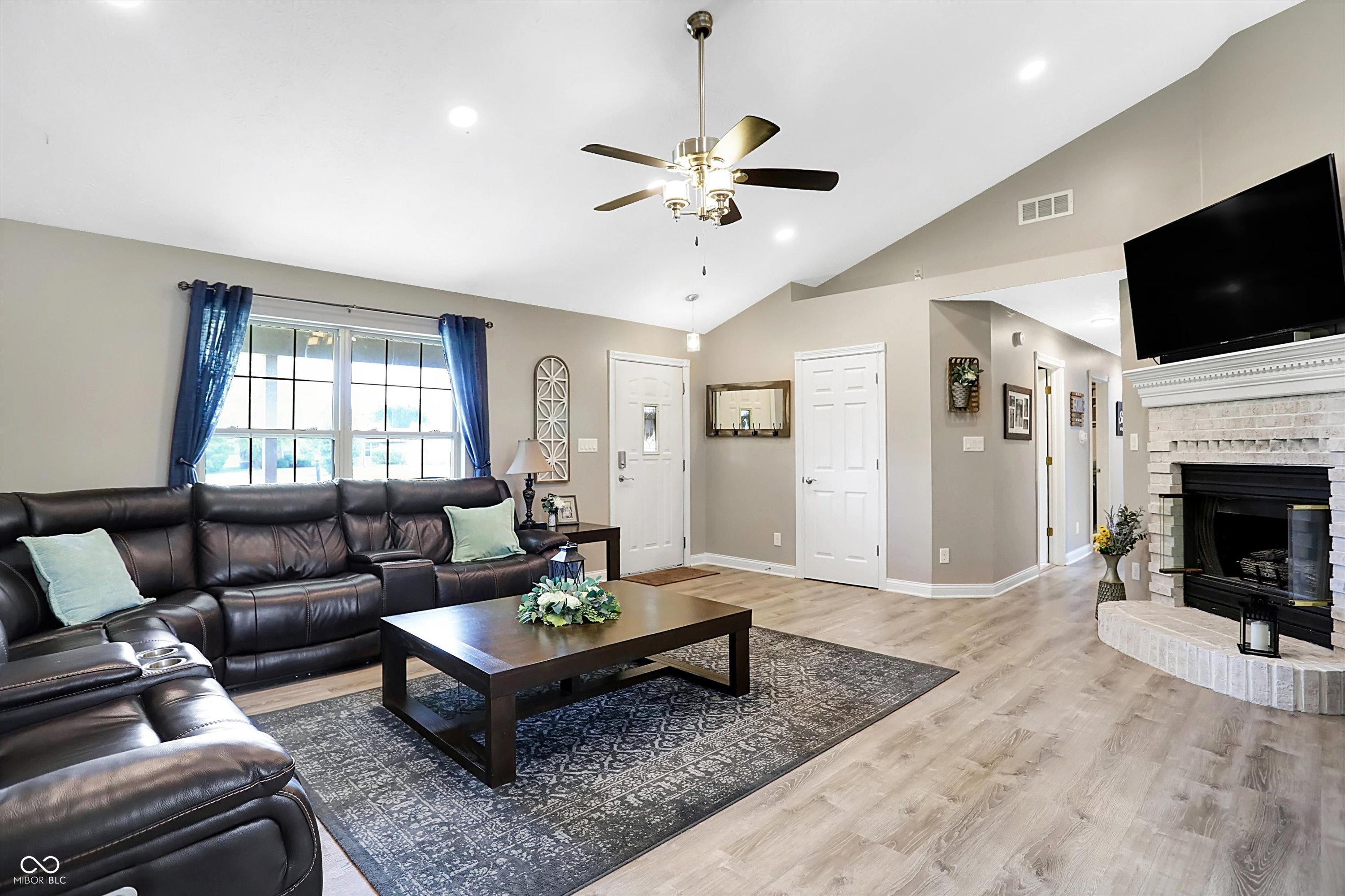 8248 N Mt Vernon Court