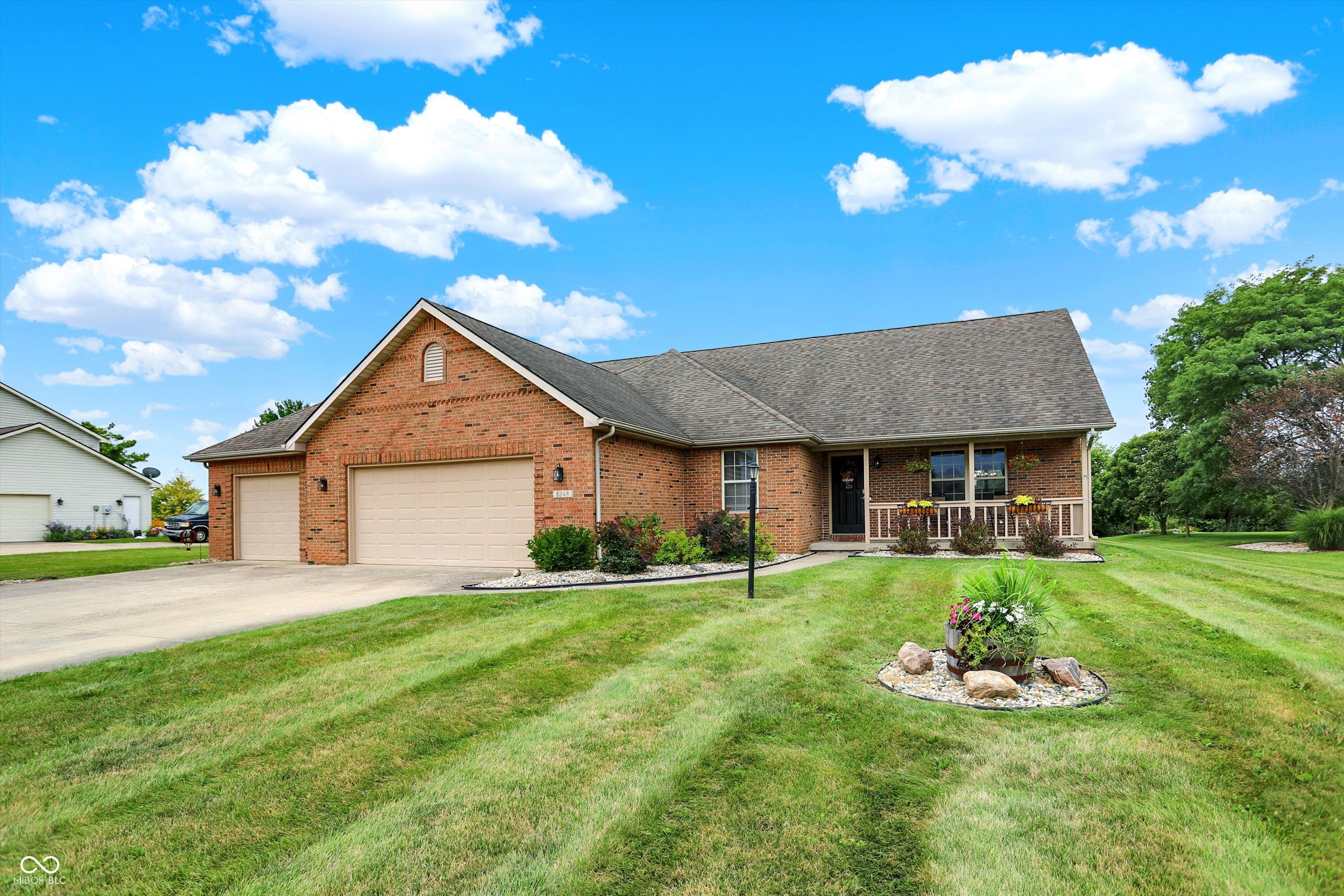 8248 N Mt Vernon Court