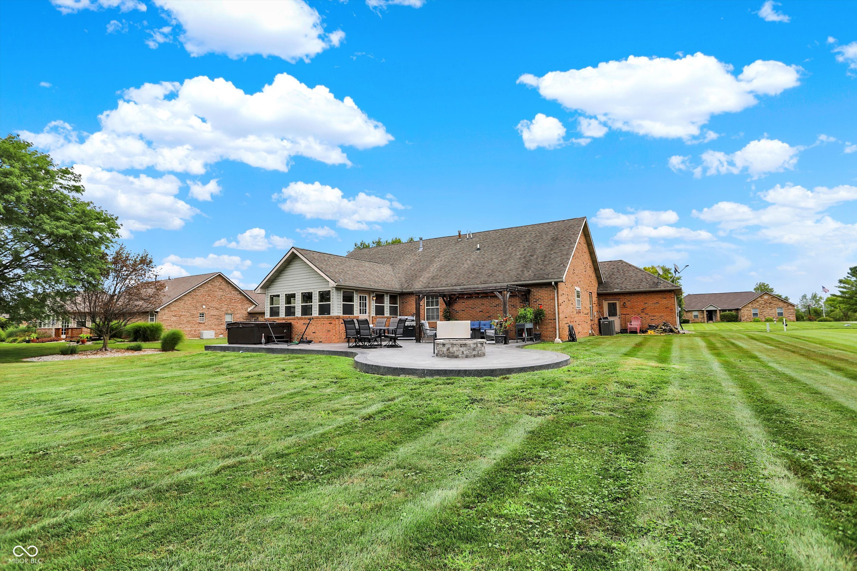 8248 N Mt Vernon Court