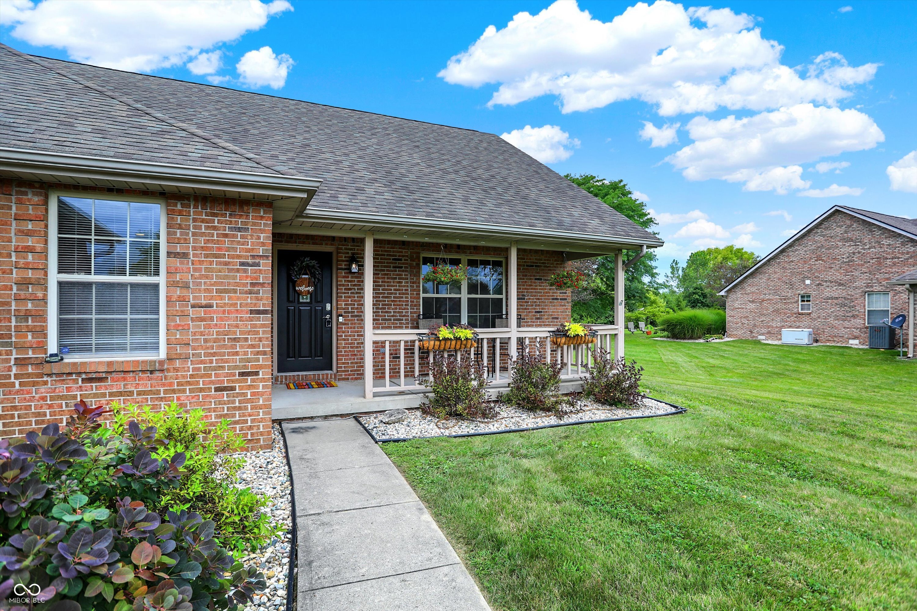 8248 N Mt Vernon Court